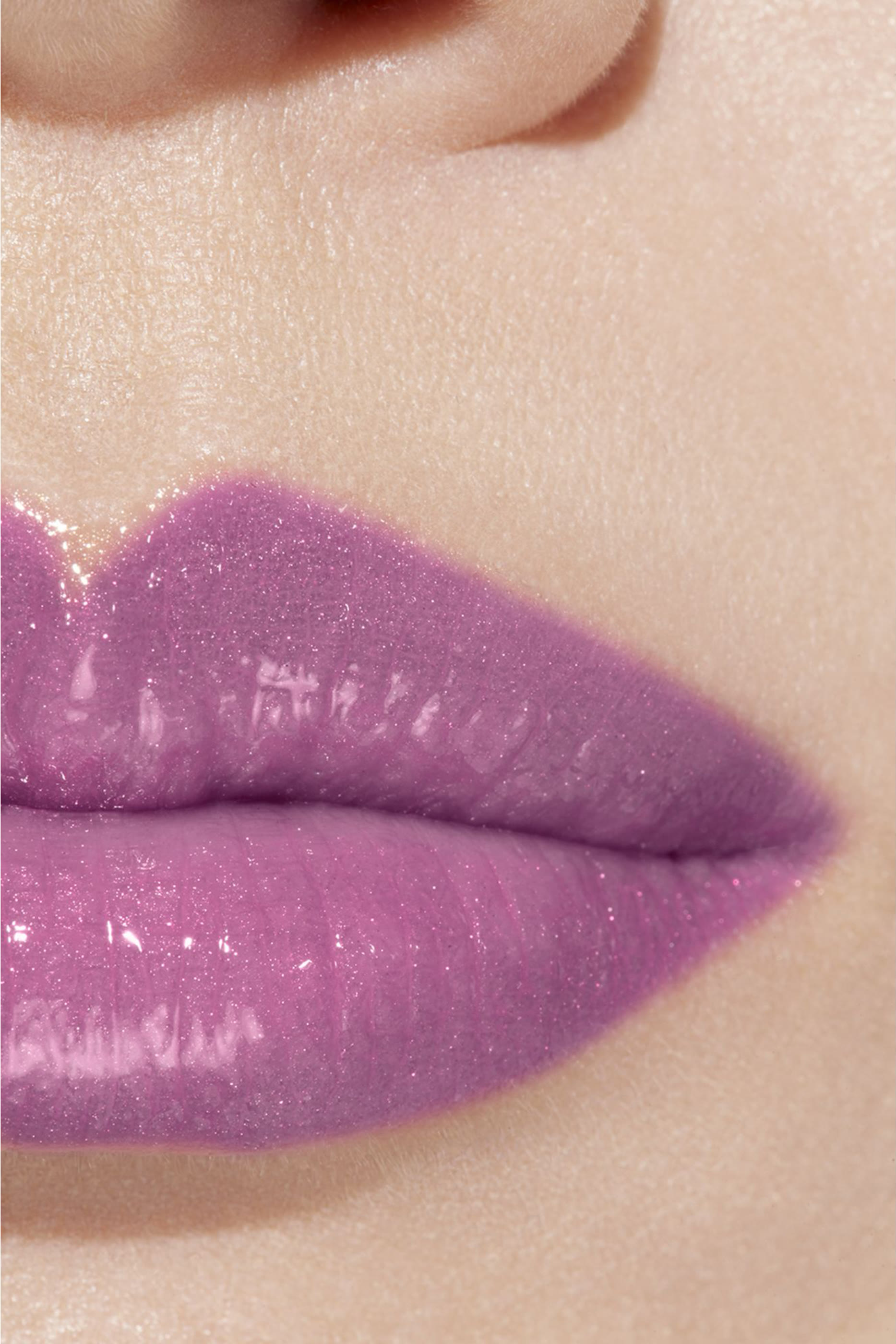 مرطب شفاه ملون Chanel Rouge Coco Baume Shine Hydrating Beautifying