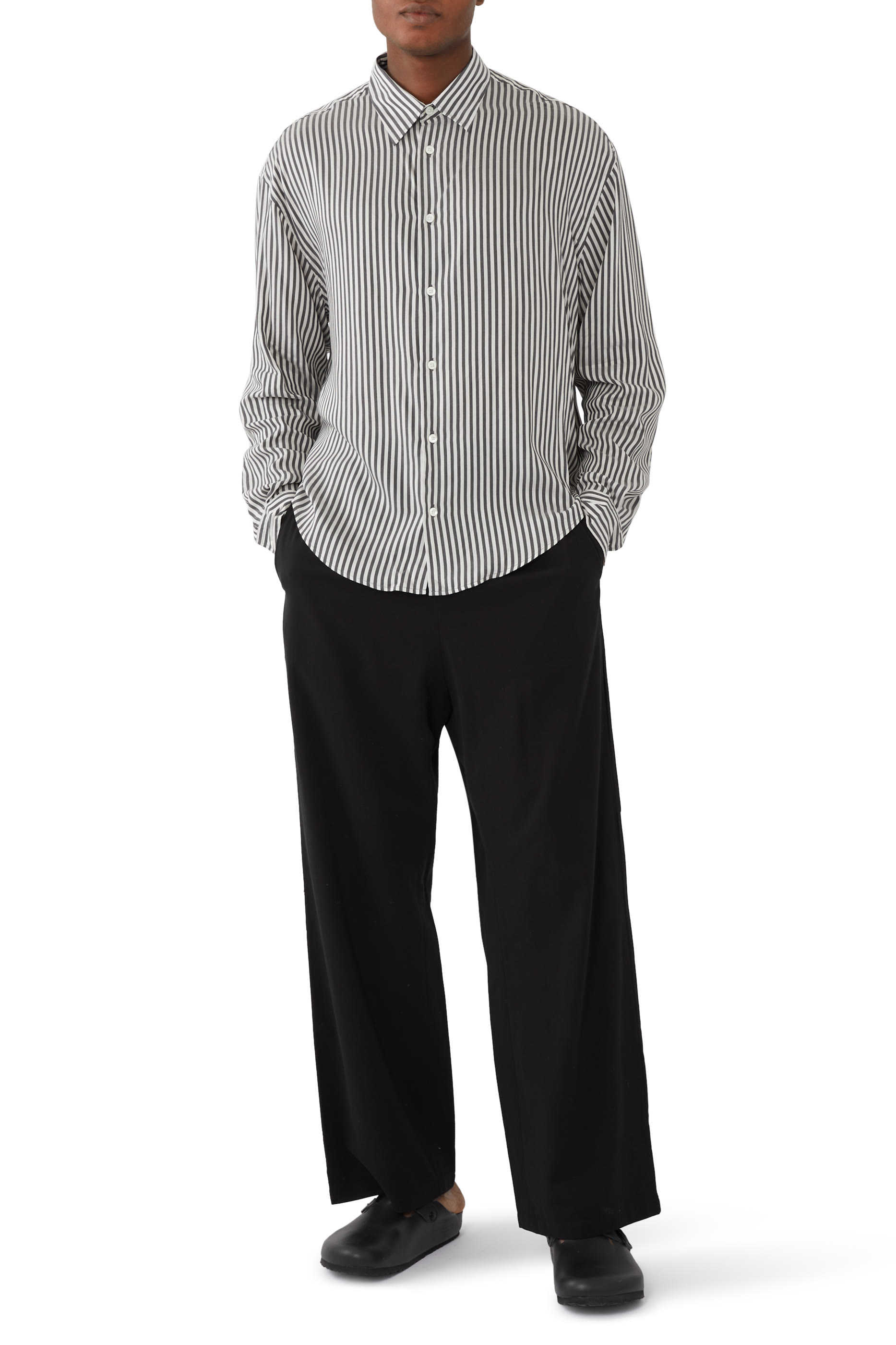 قميص بقصة مربعة