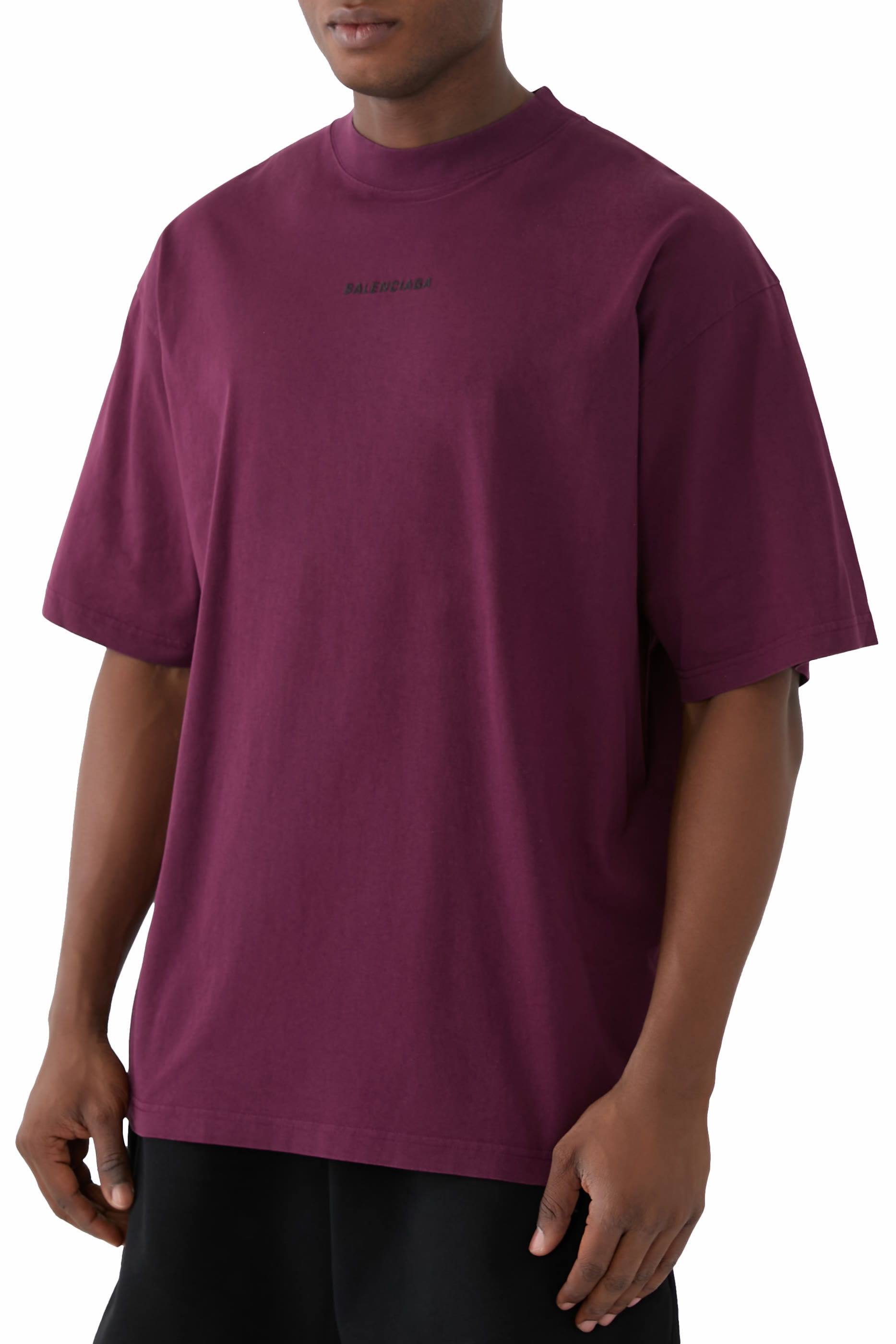 تيشيرت بقصة فضفاضة قليلا