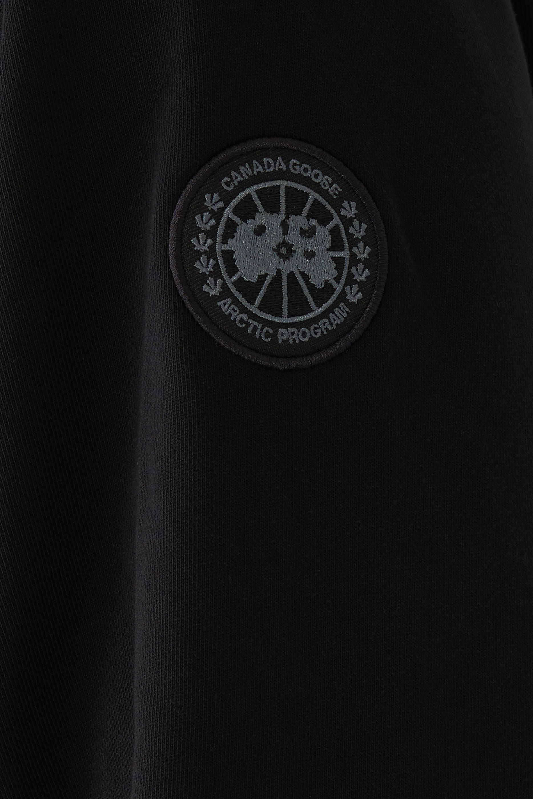 هودي هورون بملصق شعار الماركة