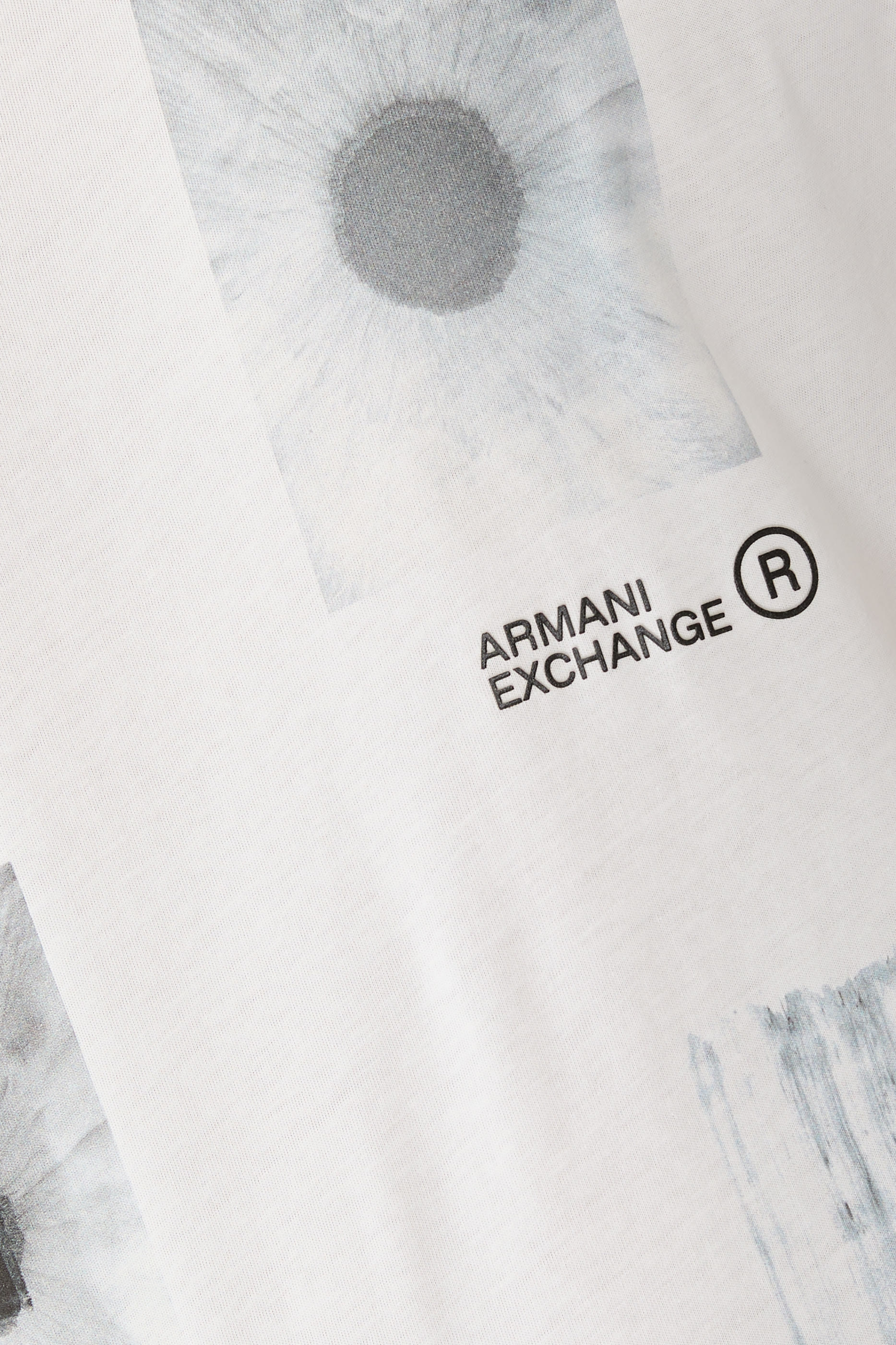 تيشيرت بشعار الماركة