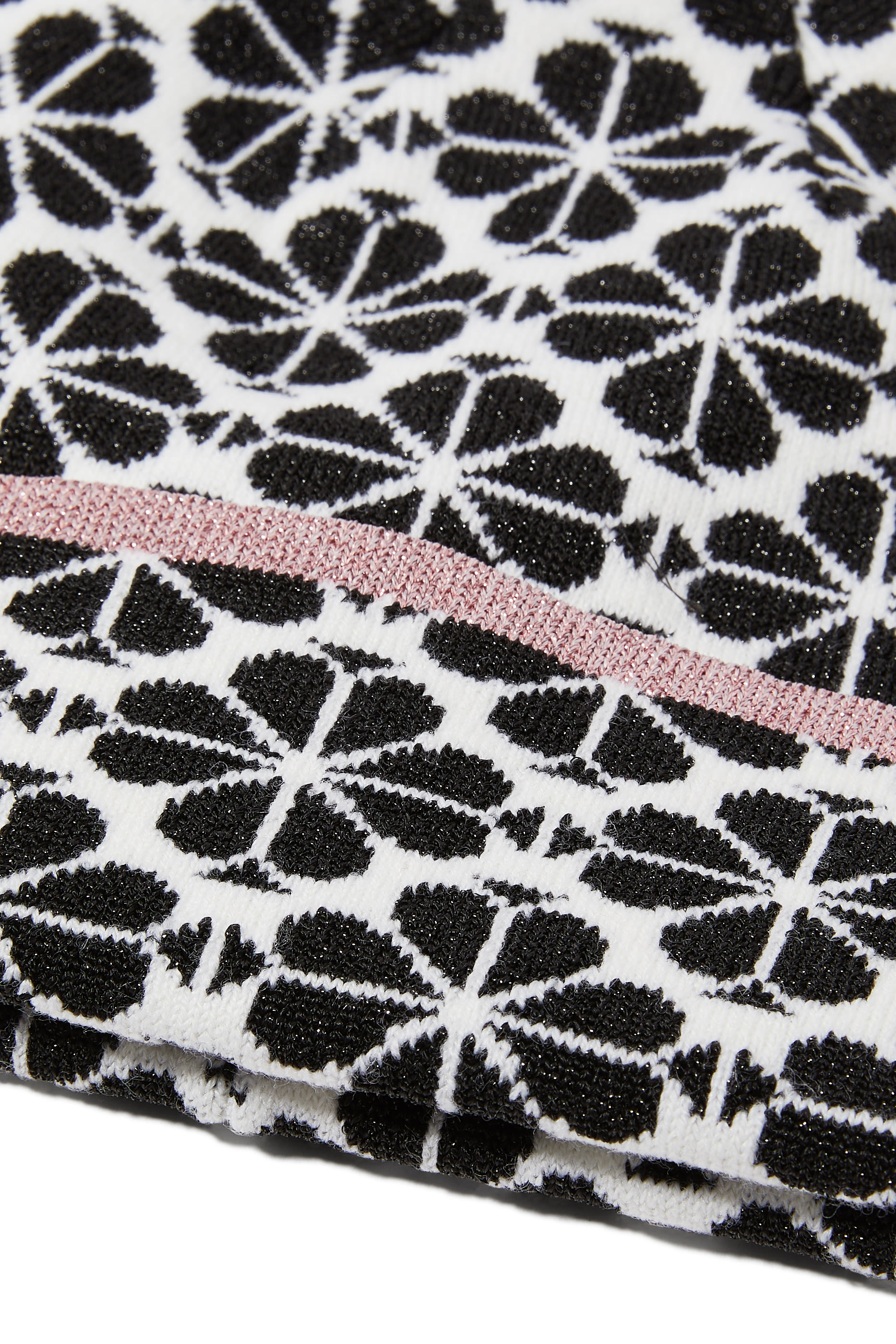 قبعة بيني سبايد مزينة بزخارف أزهار لامعة