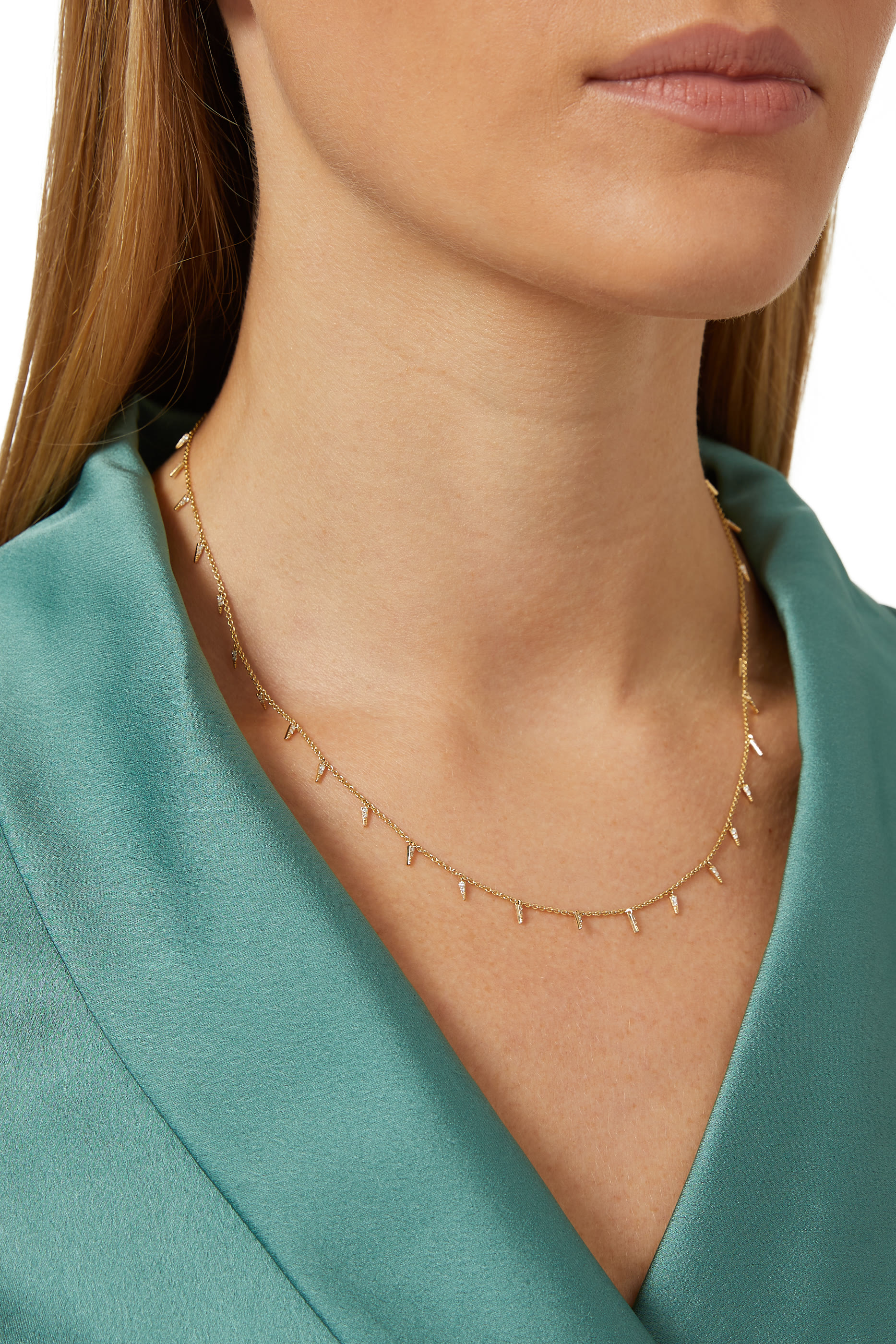 قلادة بدلايات مرصعة بالماس