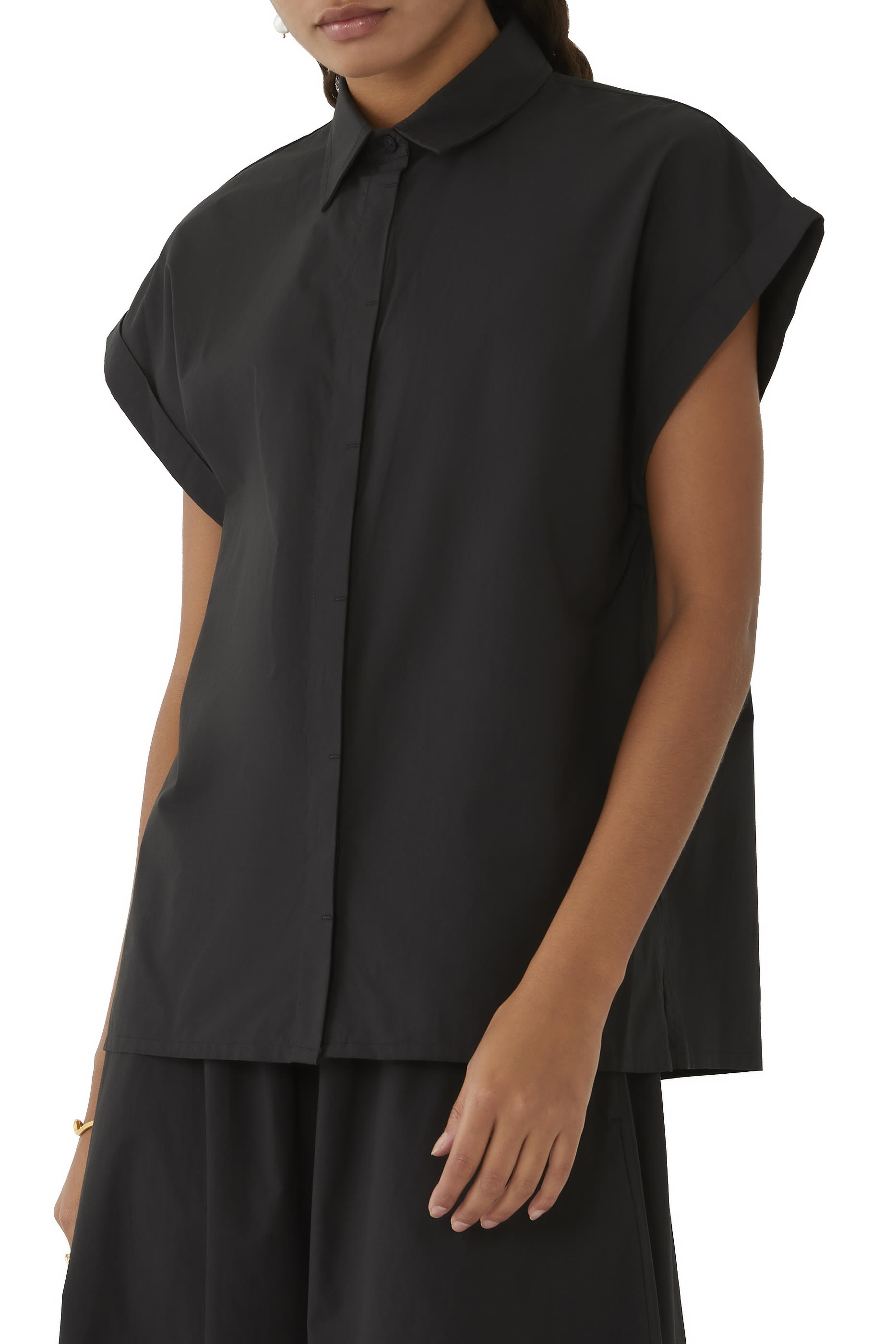 قميص مريح بلا أكمام