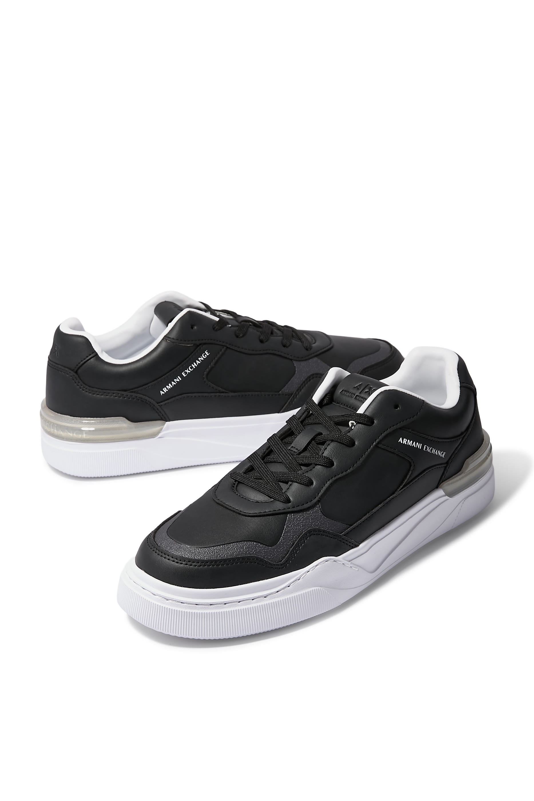 سنيكرز مزين بحياكة جلد صديق للبيئة