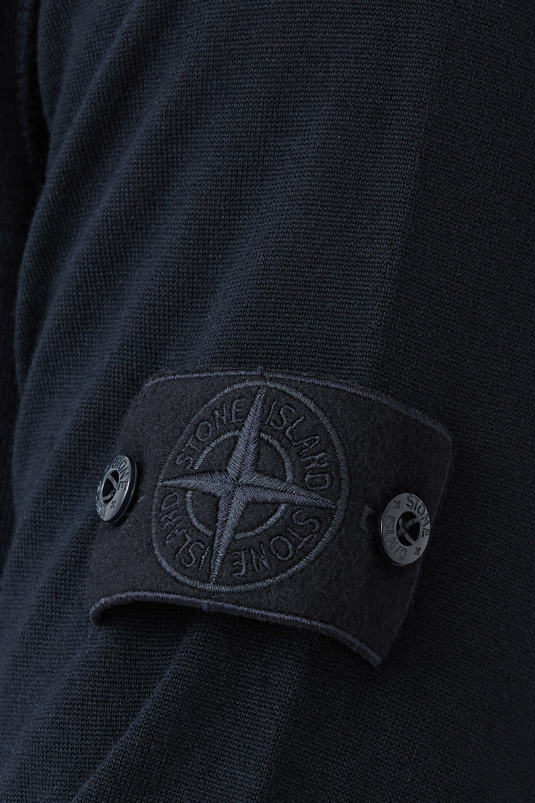 سويت شيرت بشعار الماركة