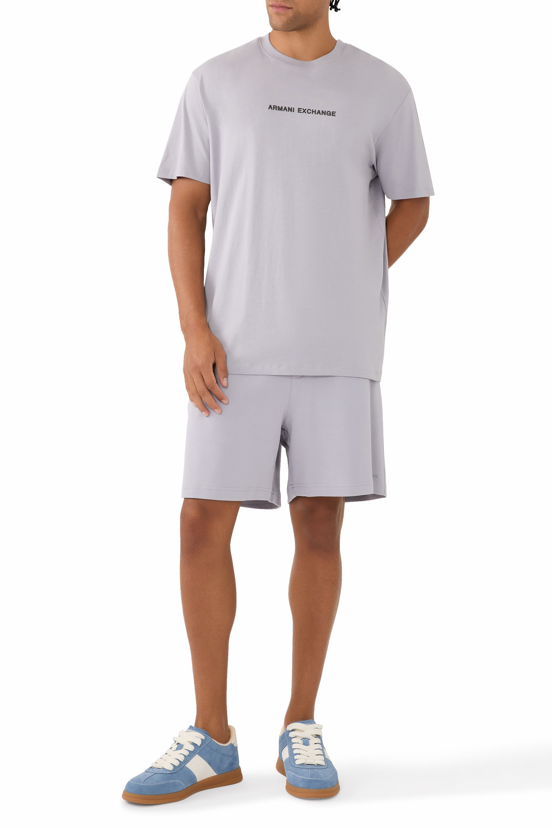 تيشيرت بحروف شعار الماركة