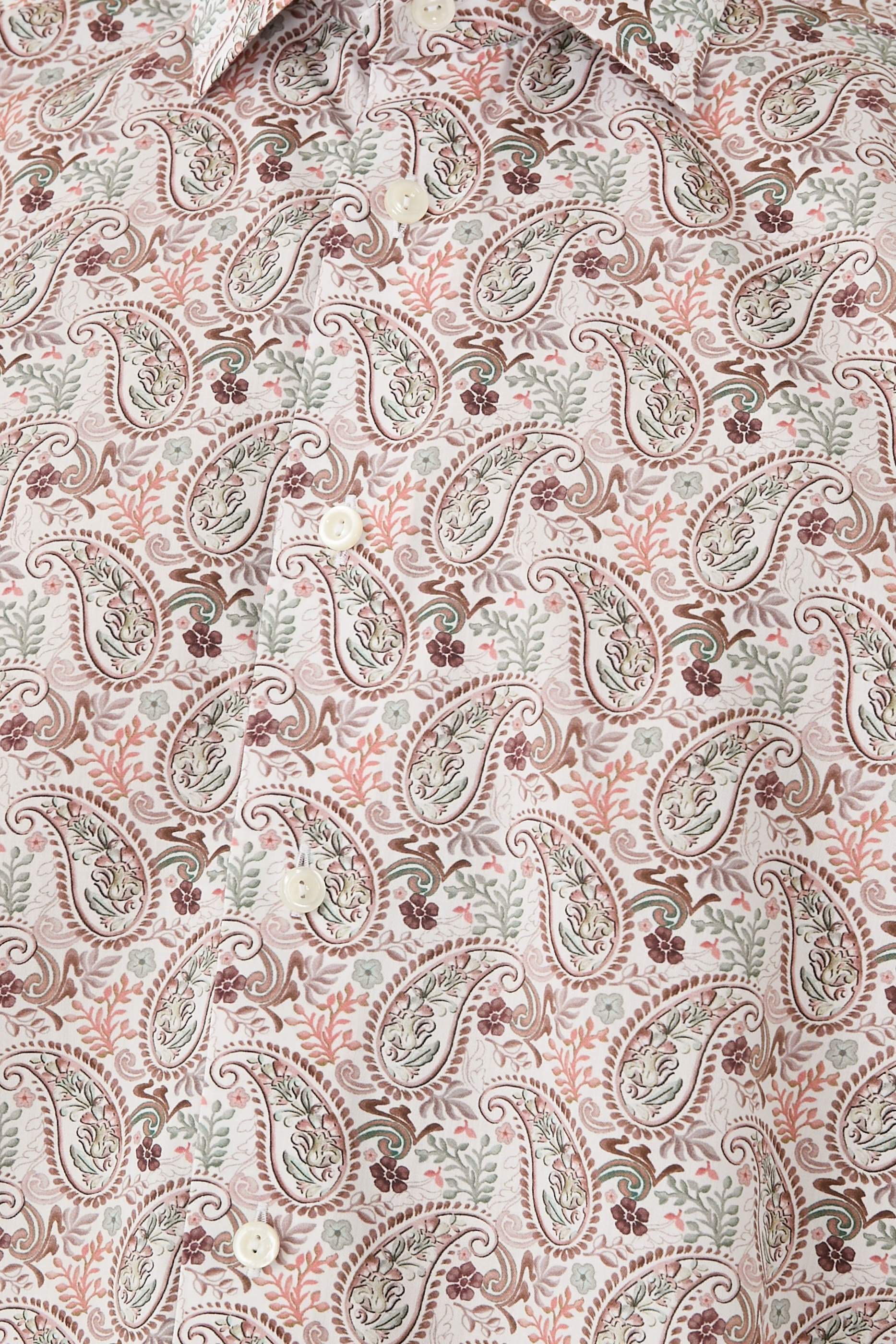 قميص بيسلي بقصّة عصرية وأكمام طويلة  