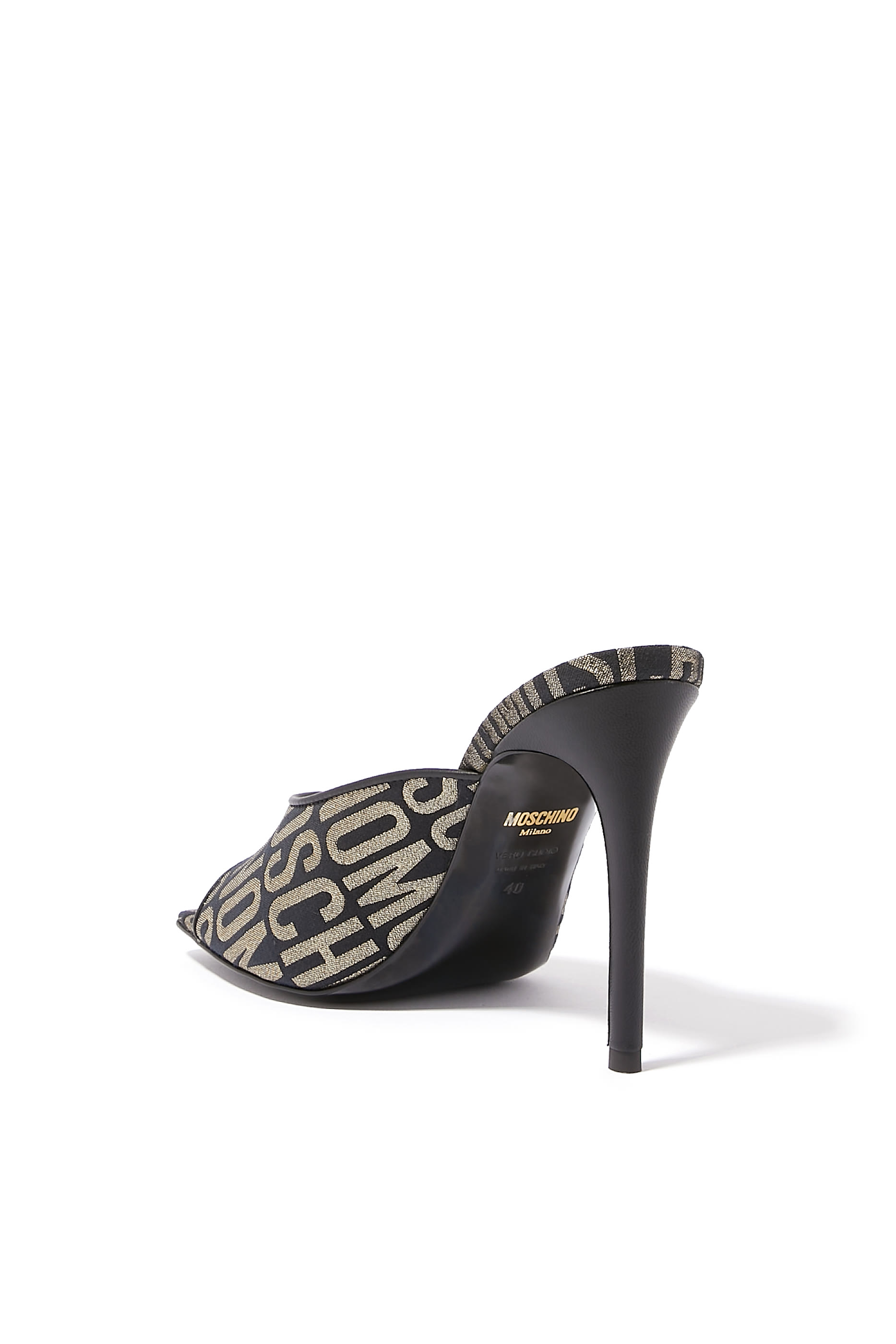 حذاء مفتوح من الخلف 100 بشعار الماركة جاكار