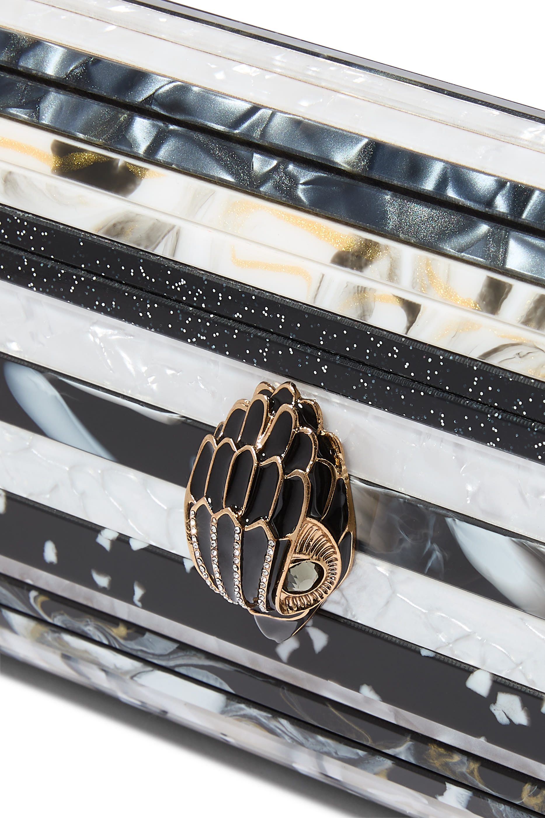 كلاتش بارتي بشعار الماركة