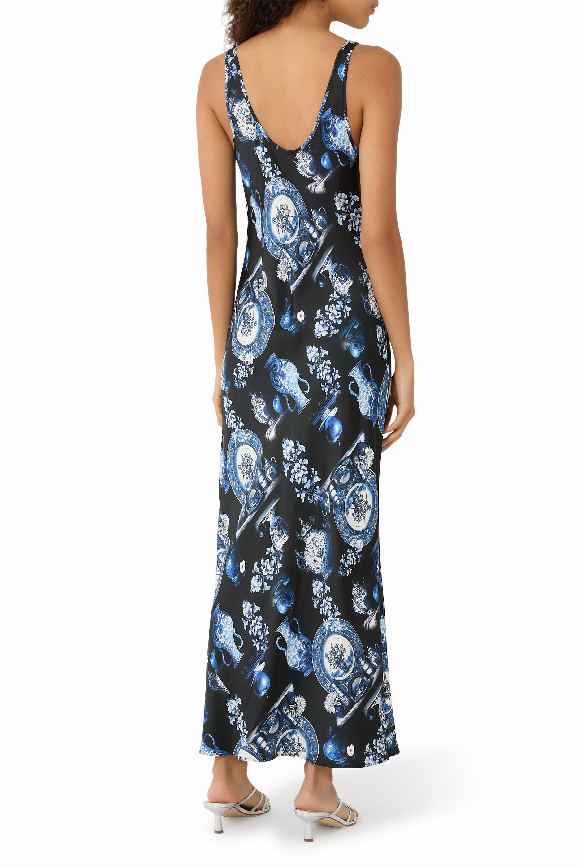 فستان أكيا بلا أكمام