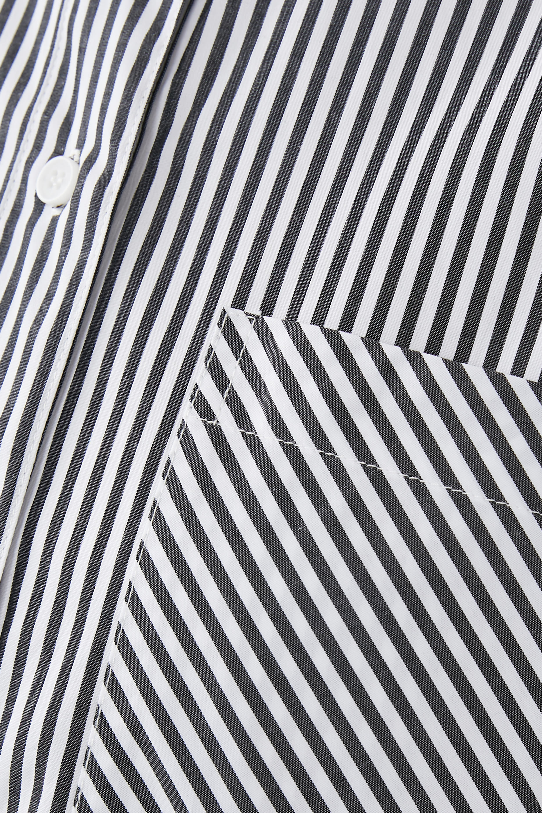 قميص بقصة فضفاضة