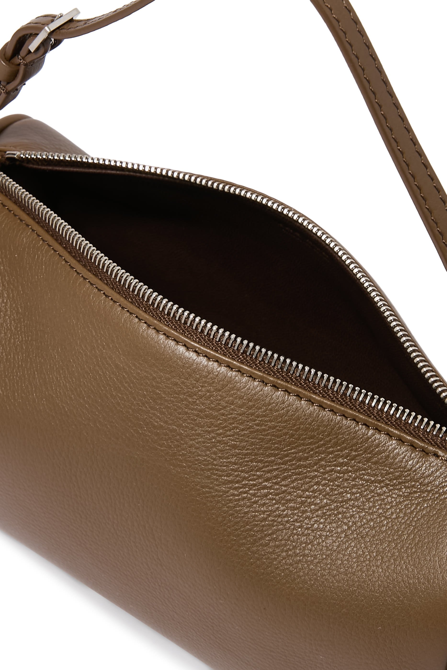 حقيبة بتصميم مستوحى من التسعينات