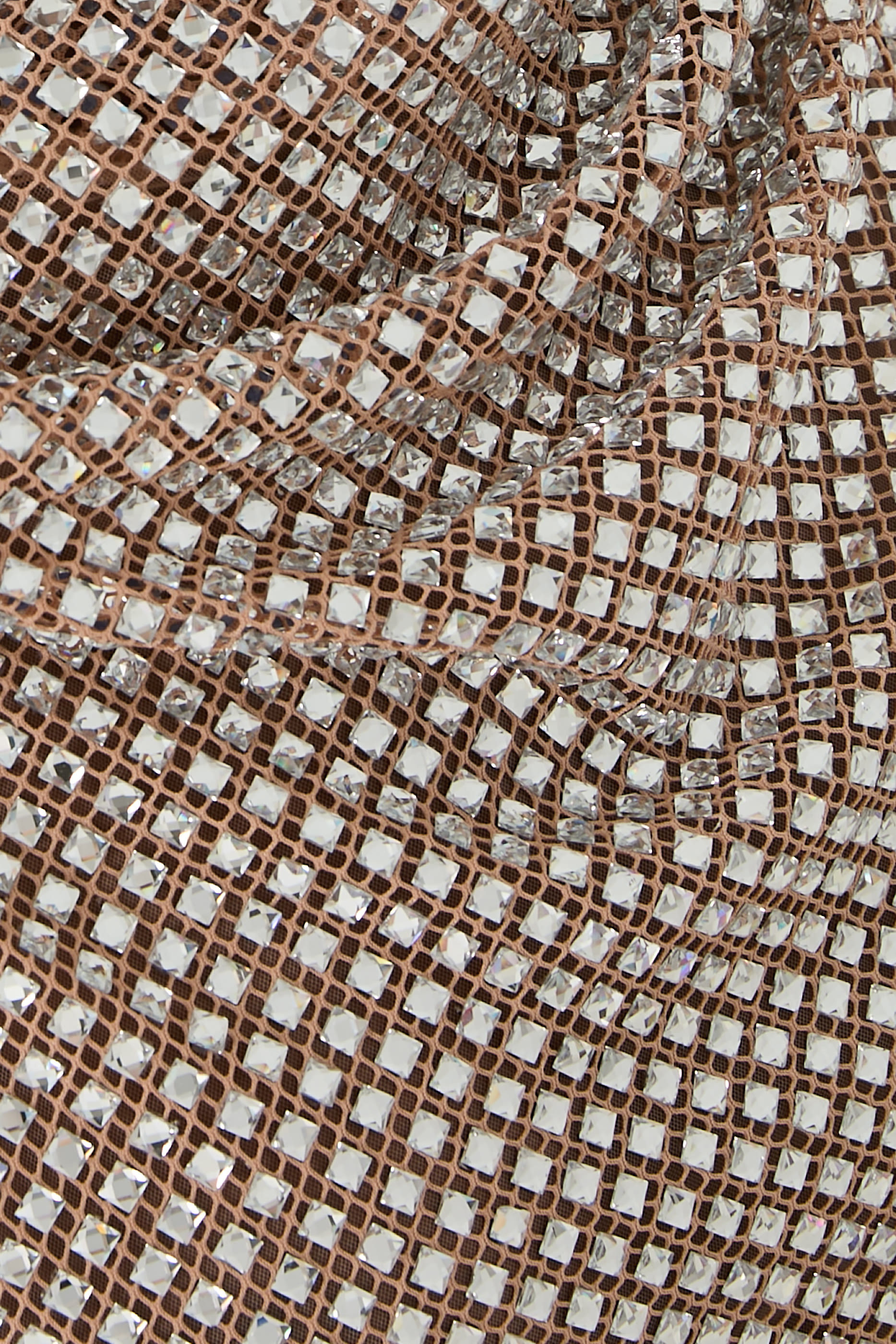 فستان طويل درابيه مزين بأحجار الراين