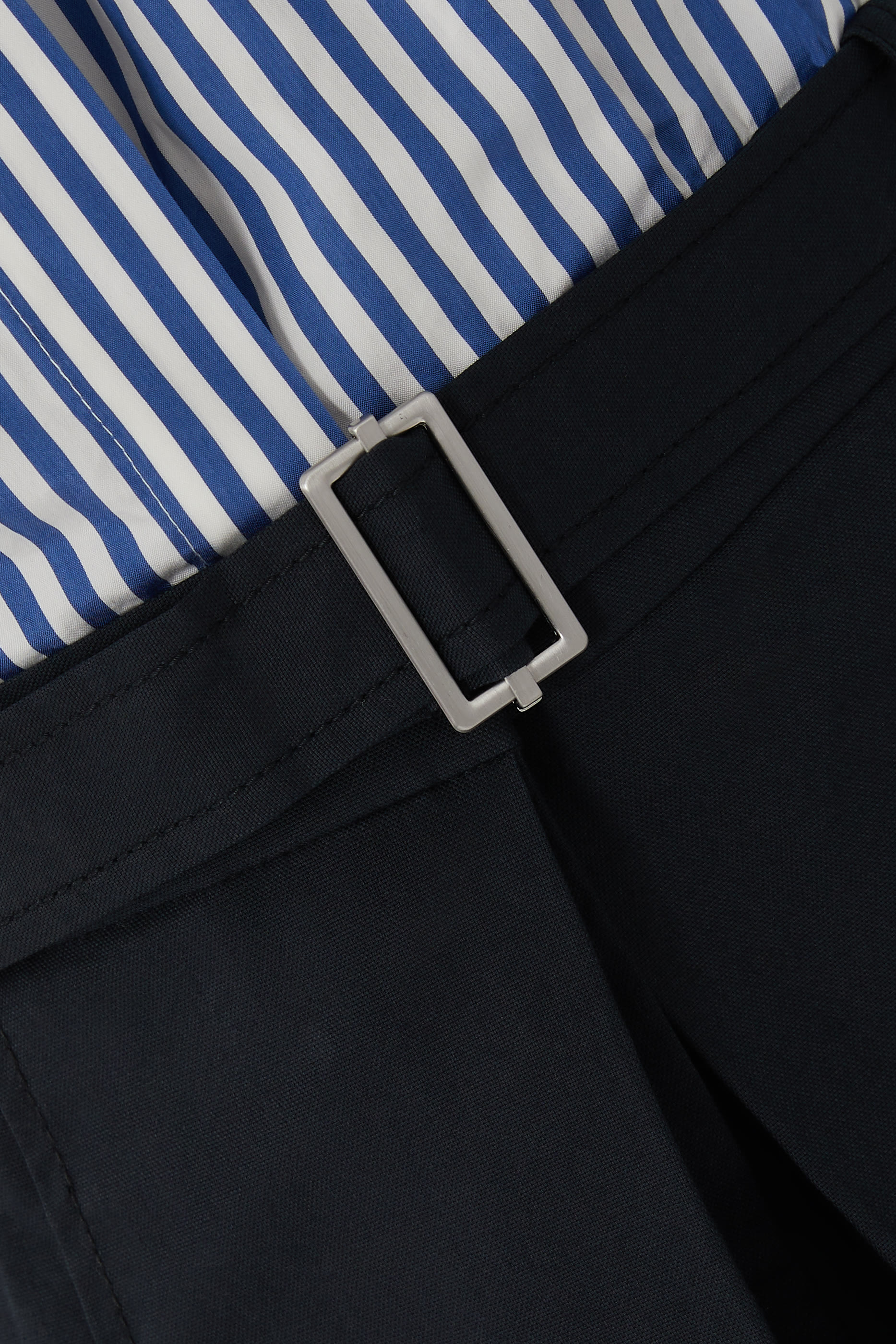 فستان بتصميم قميص وتنورة بطيات