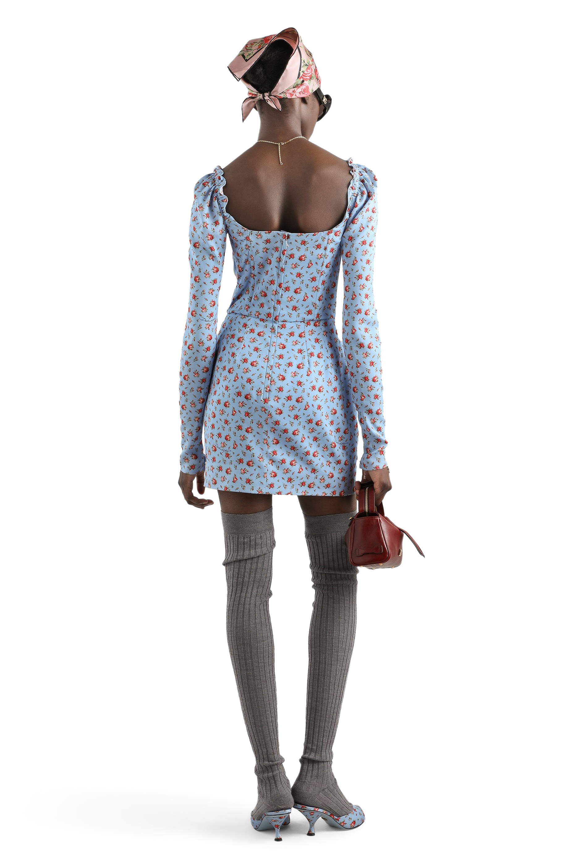 فستان شارميوز قصير بطبعة ورود صغيرة 