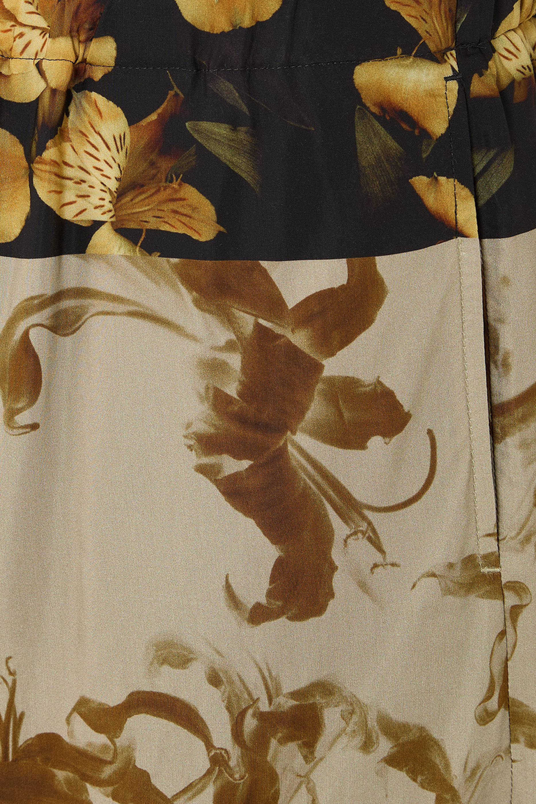 شورت بيرمودا بطبعات