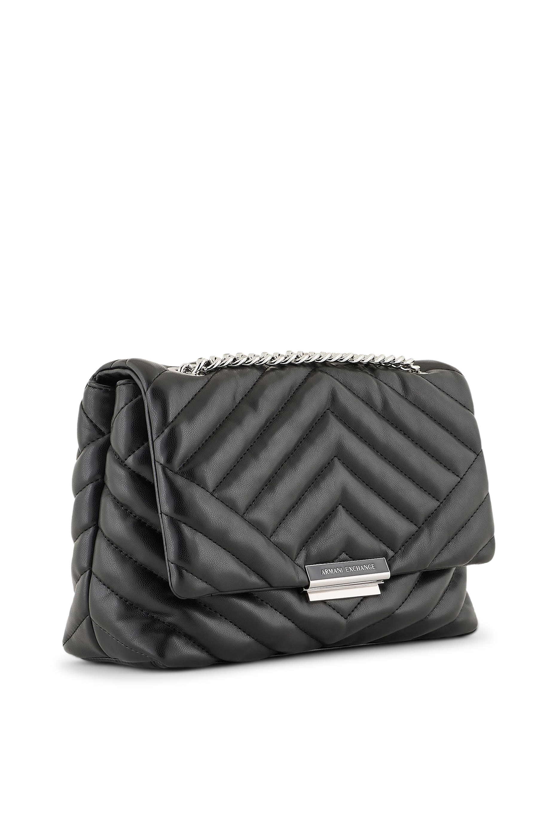 حقيبة كتف مبطنة بتفاصيل معدنية