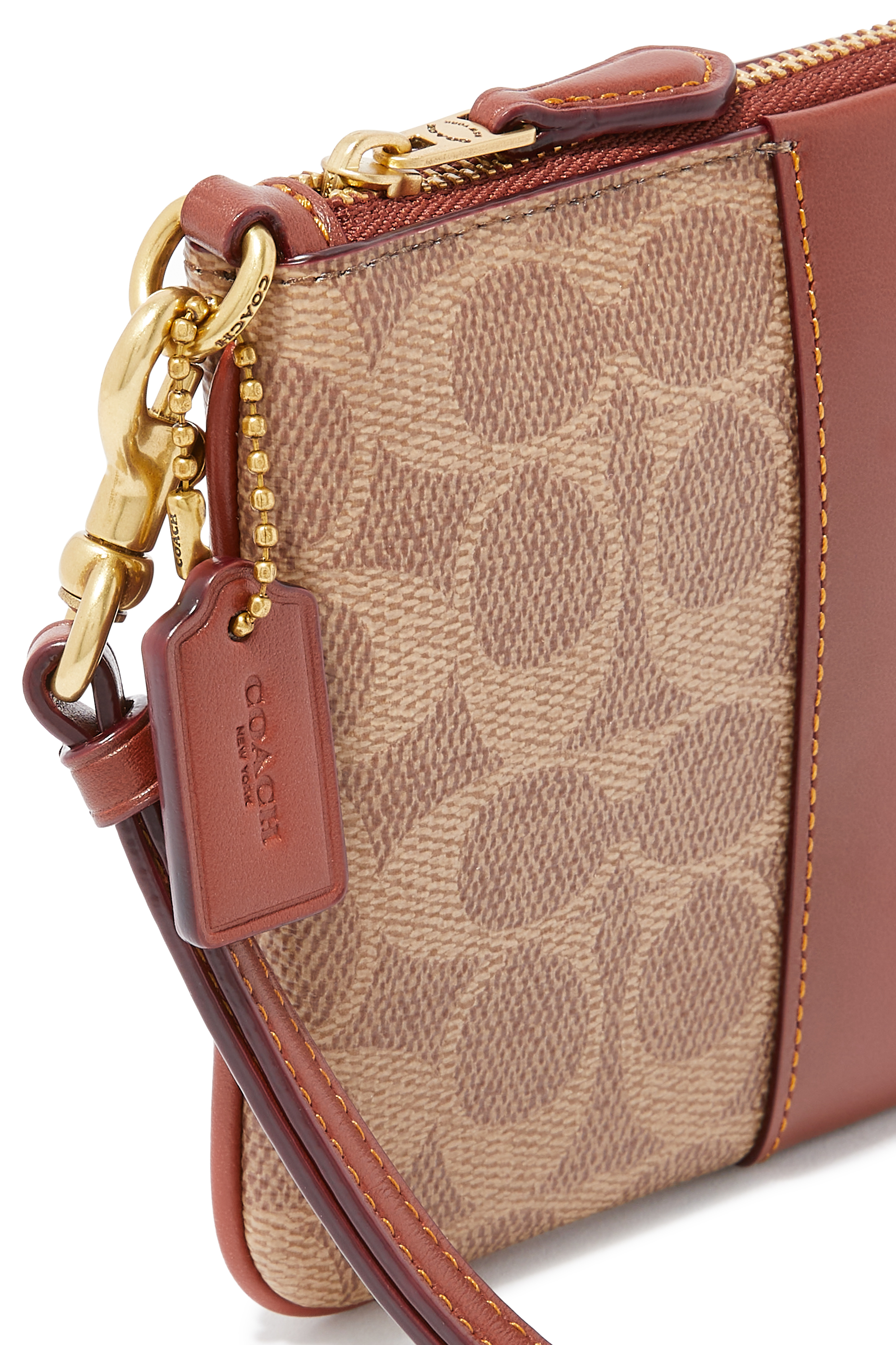 حقيبة صغيرة بسوار معصم قماش قنب بشعار الماركة