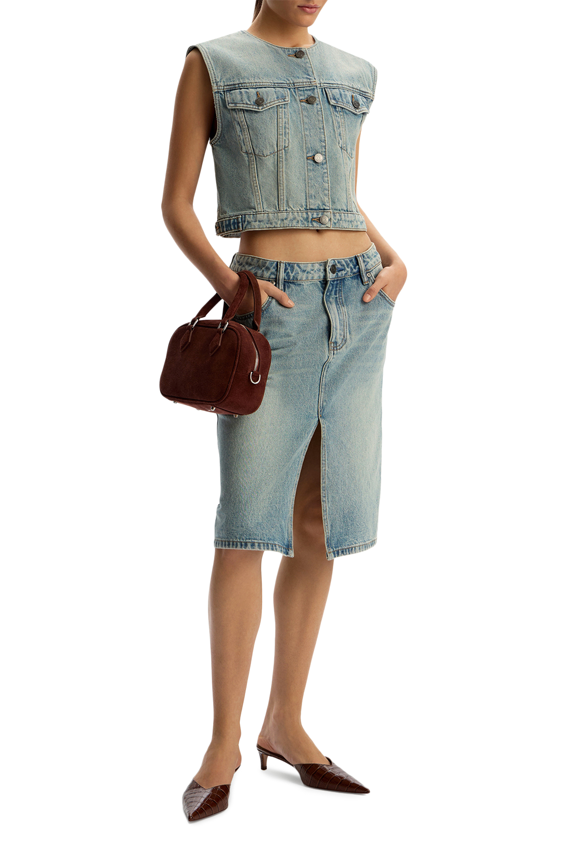 تنورة دنيم بفتحة في الأمام