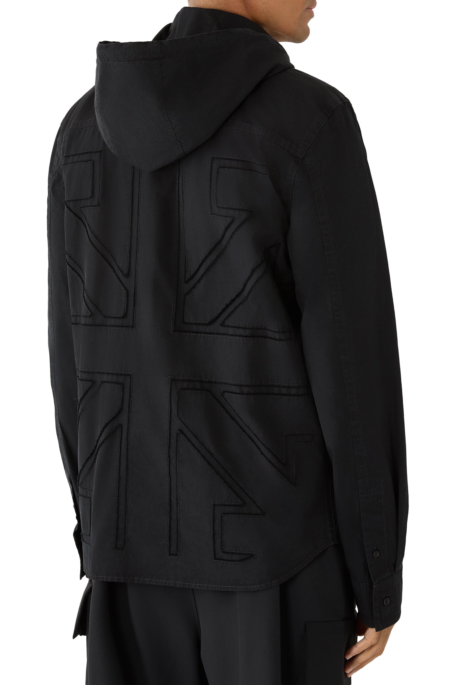 قميص بتصميم عسكري بقصة عادية وراية مطرزة بوبلين