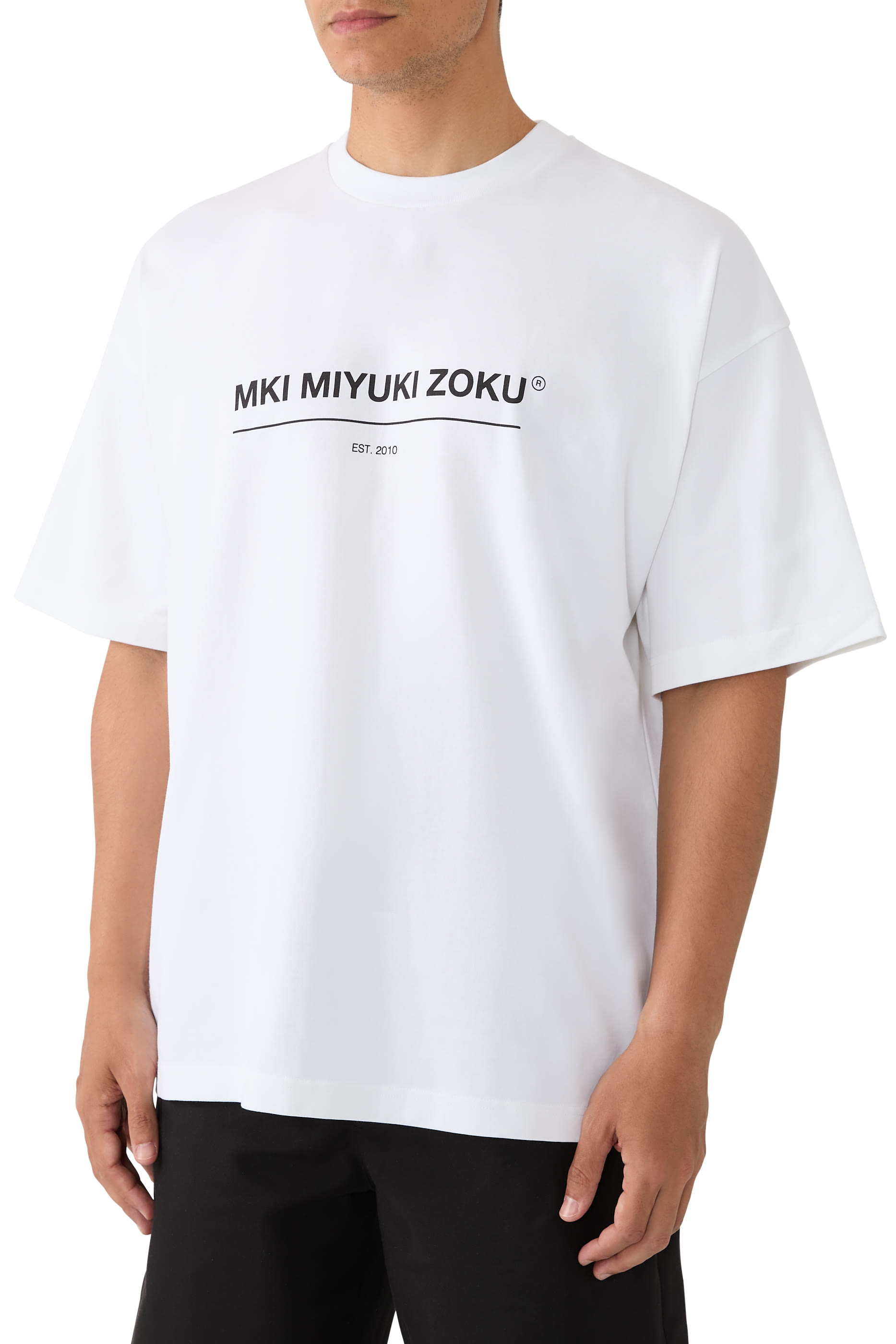 تيشيرت بشعار الماركة خطي  