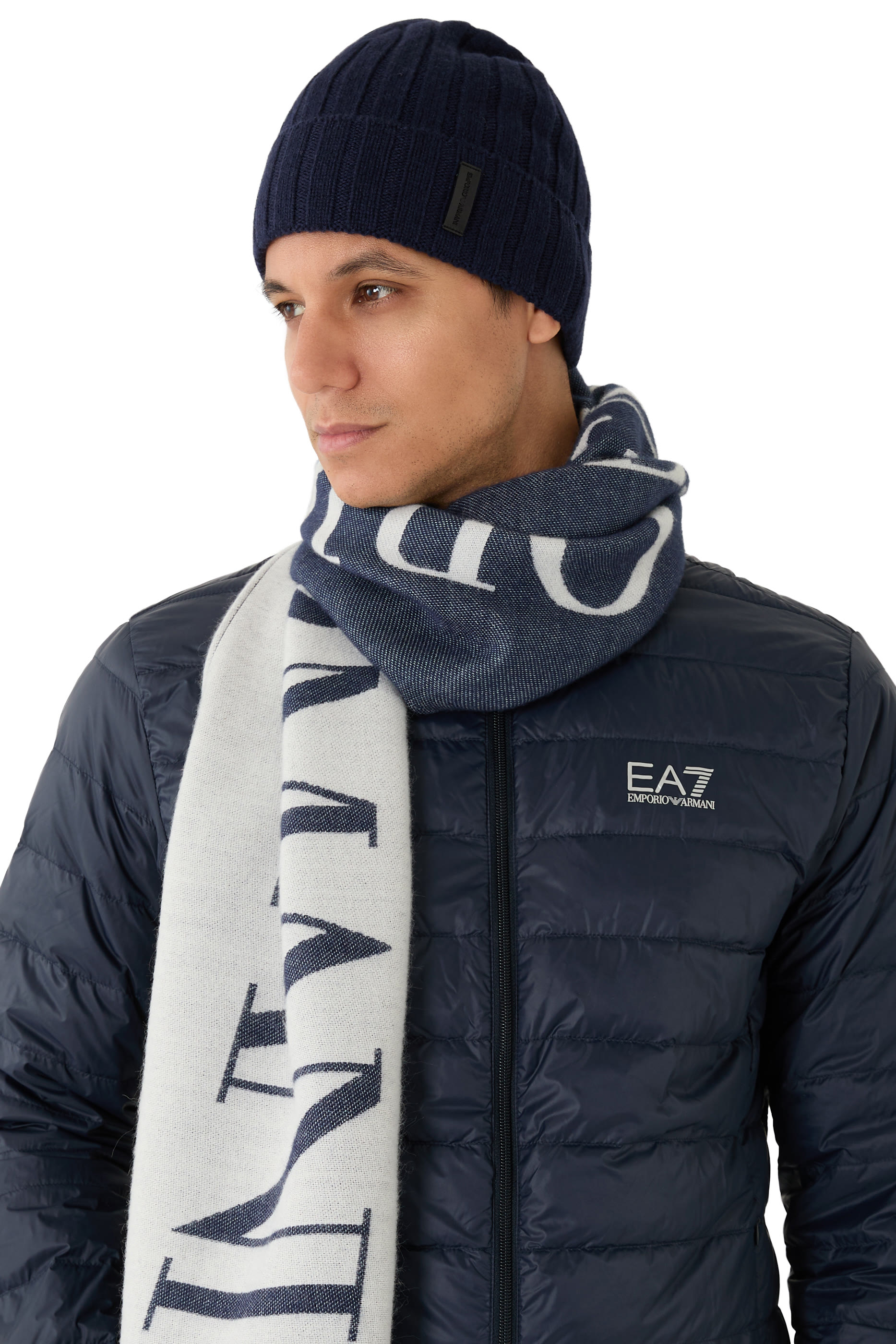 قبعة بيني بشعار الماركة قماش مضلع