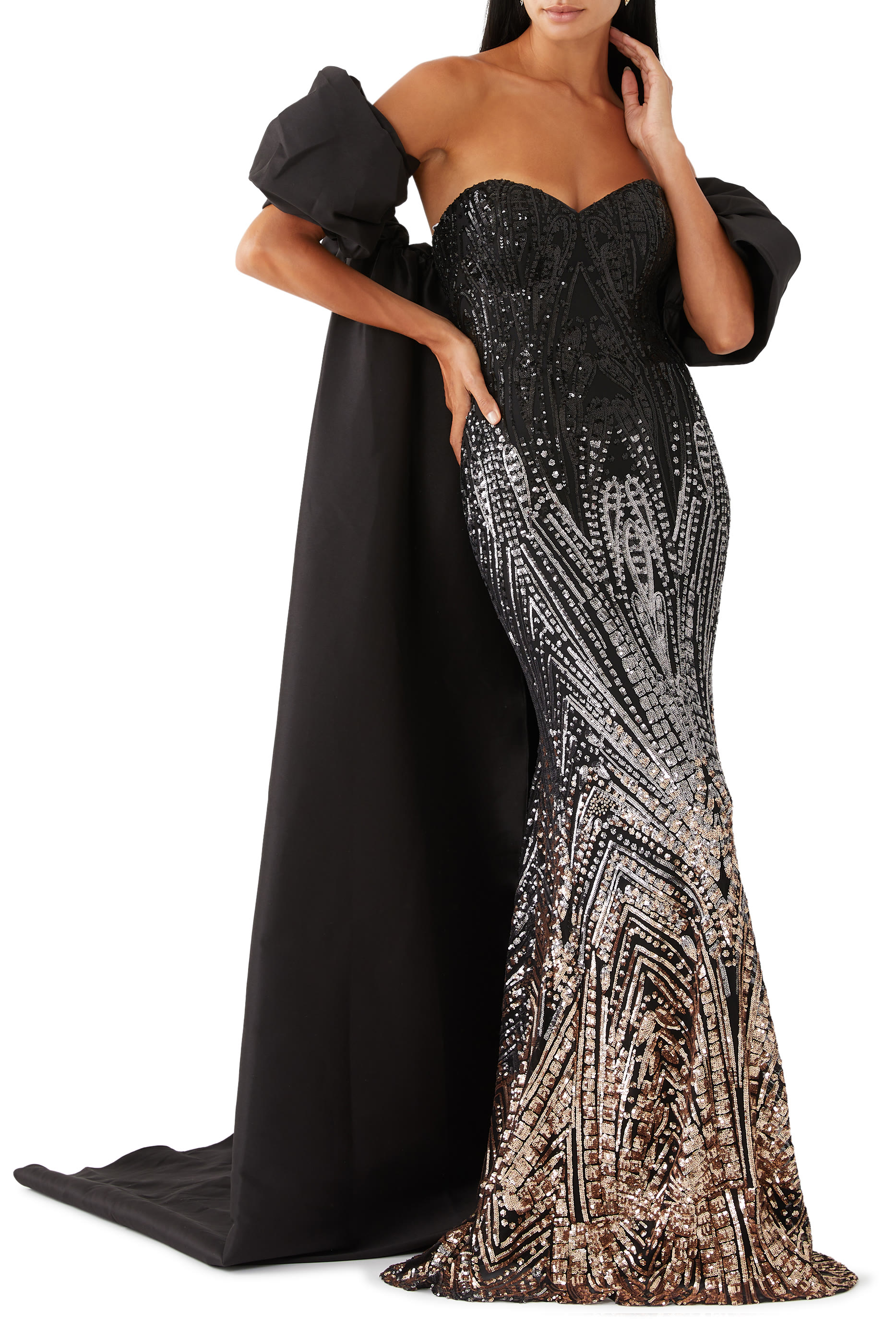 فستان سهرة مرصع بدون حمالات