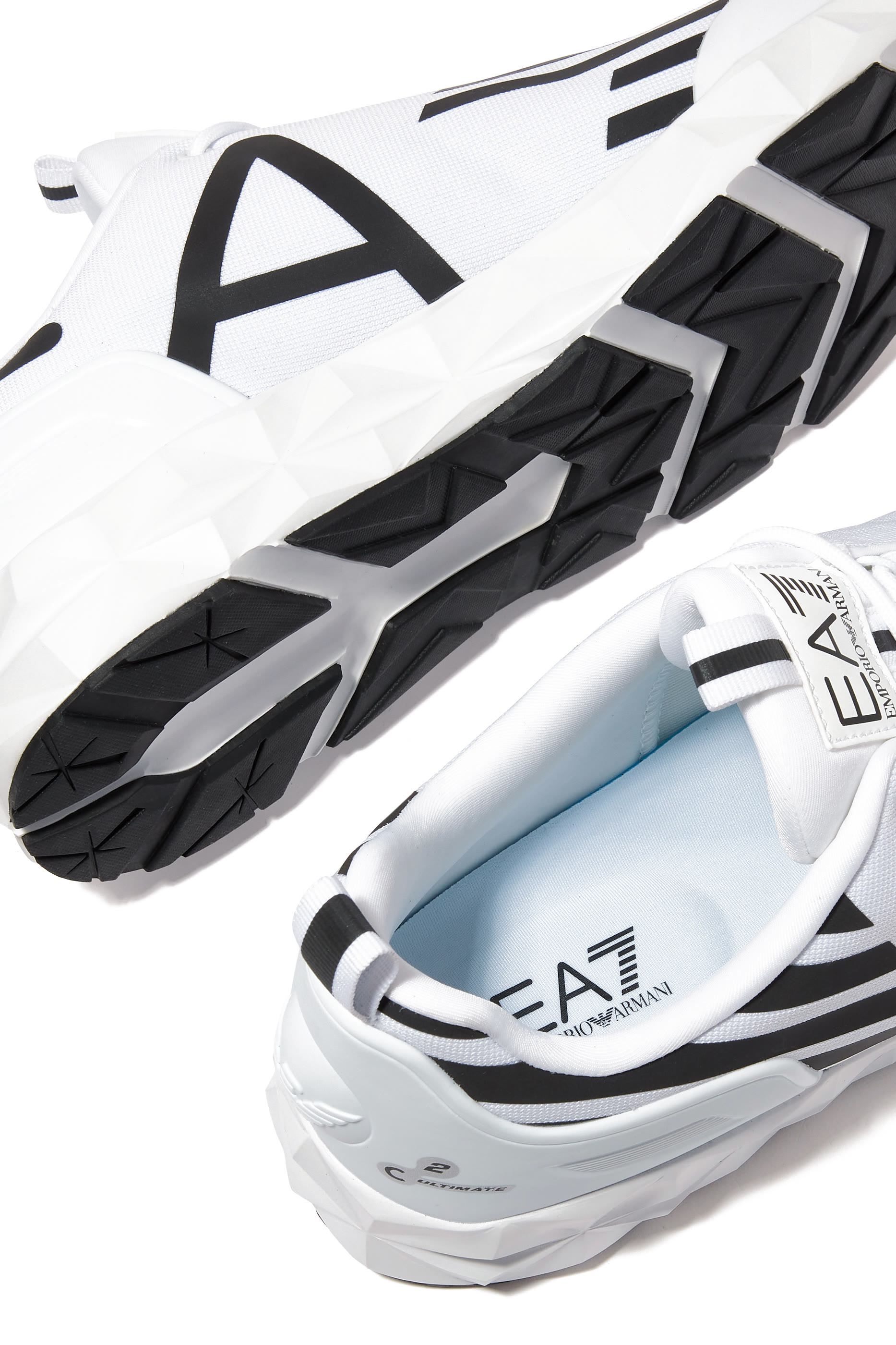 سنيكرز  ألتميت سي2 كومبات بشعار الماركة