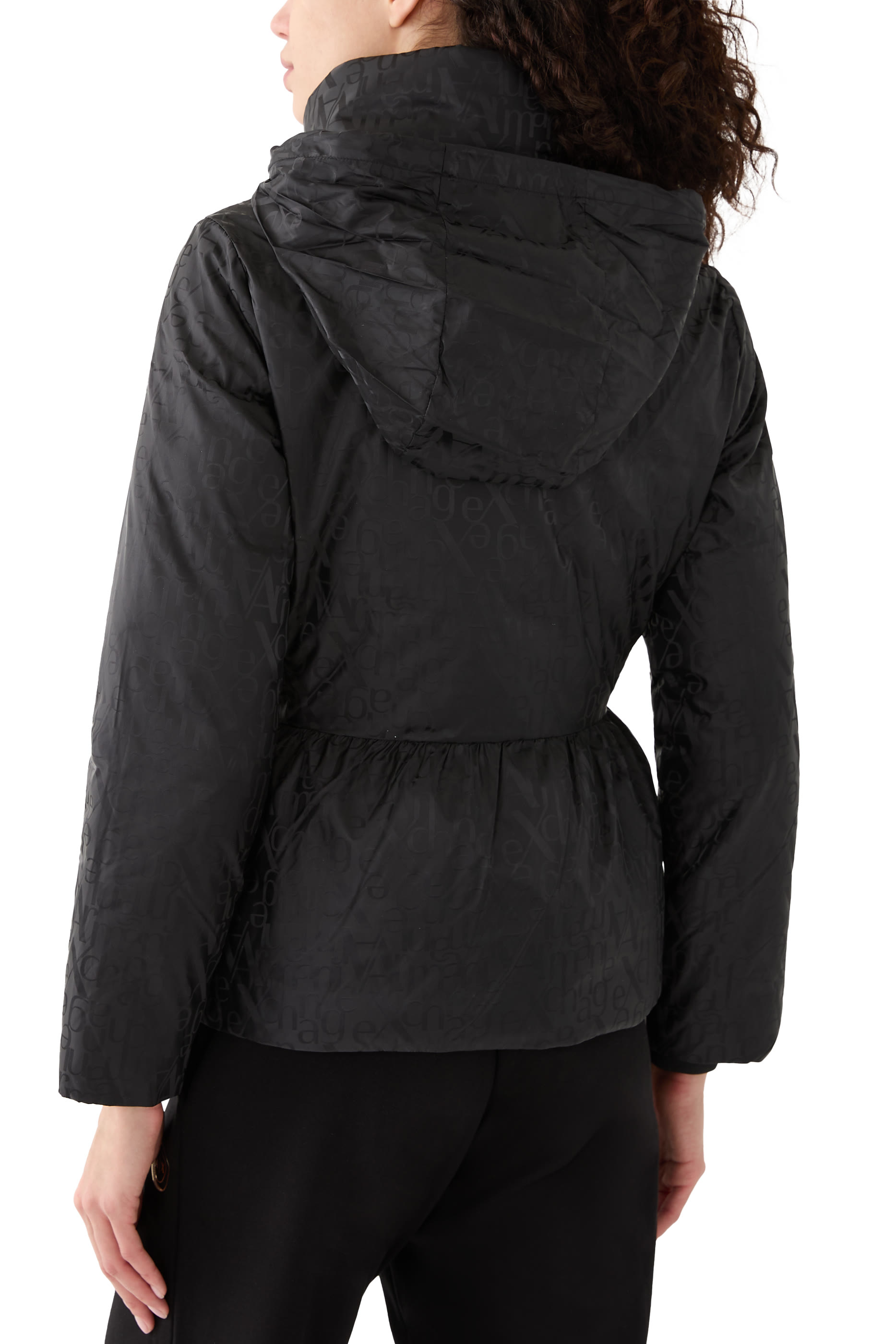 جاكيت بشعار الماركة نايلون جاكار