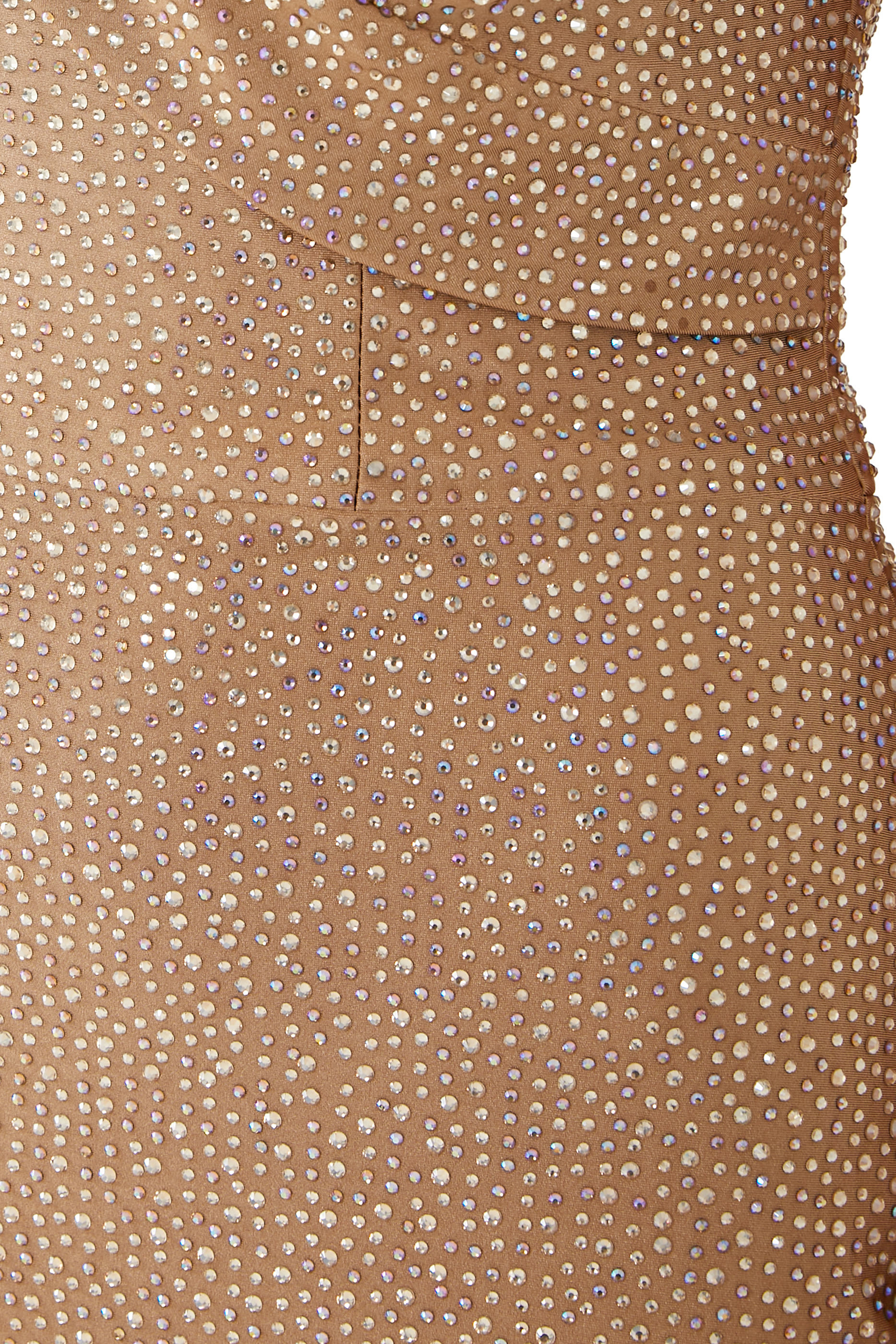 فستان سهرة بأكتاف متساقطة مرصع بالكريستال