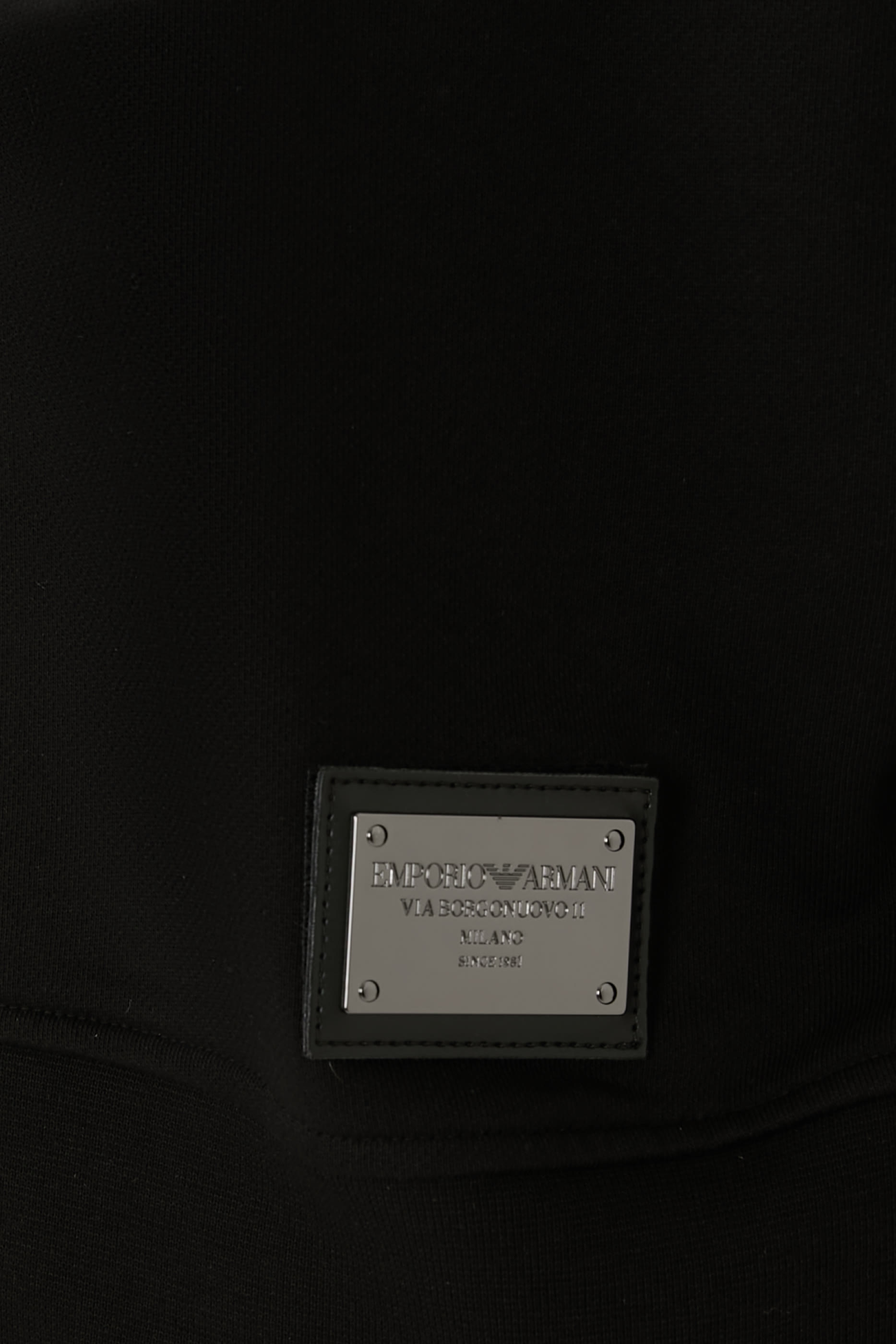 سويت شيرت بشعار الماركة