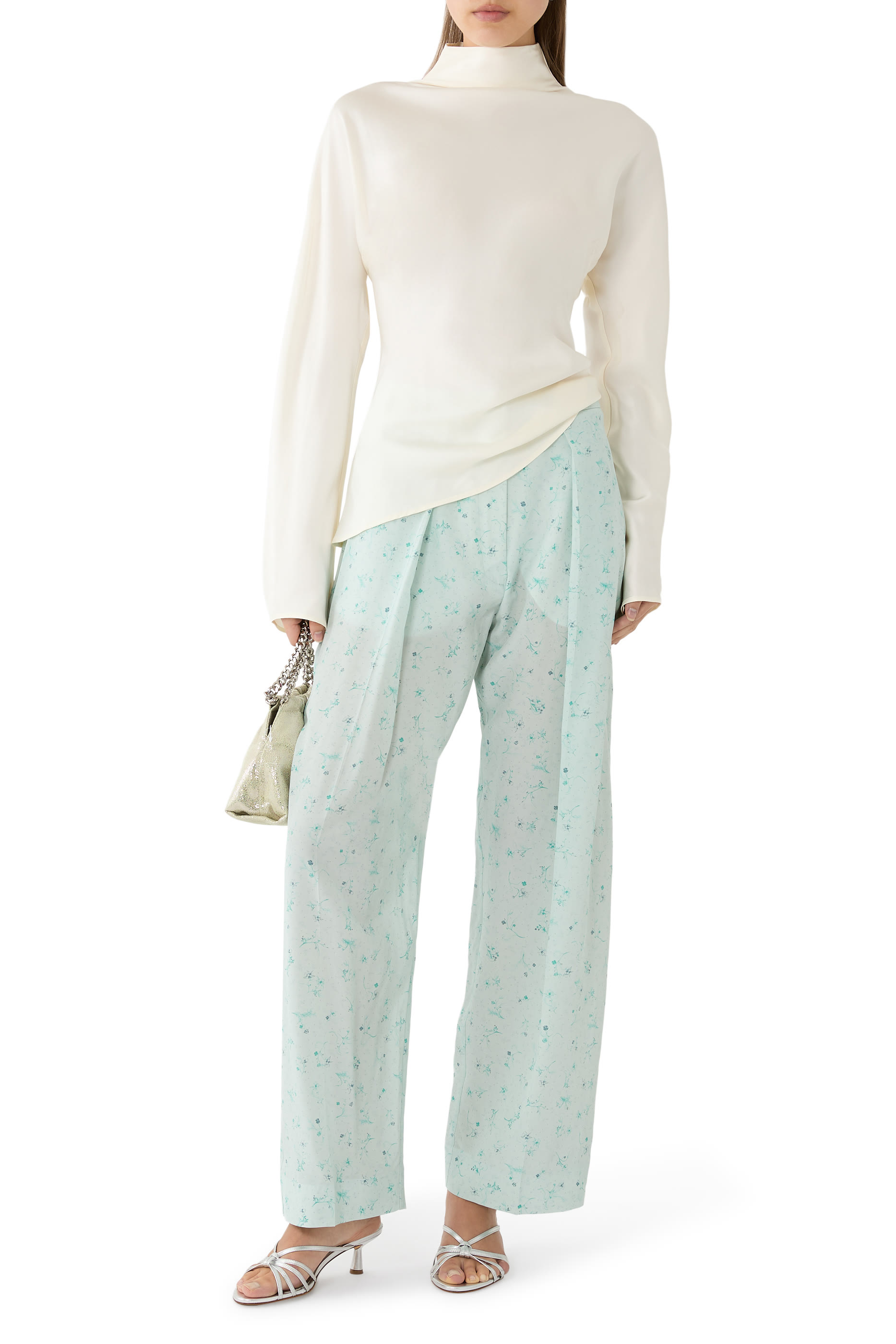 بنطال بقصة ساق واسعة