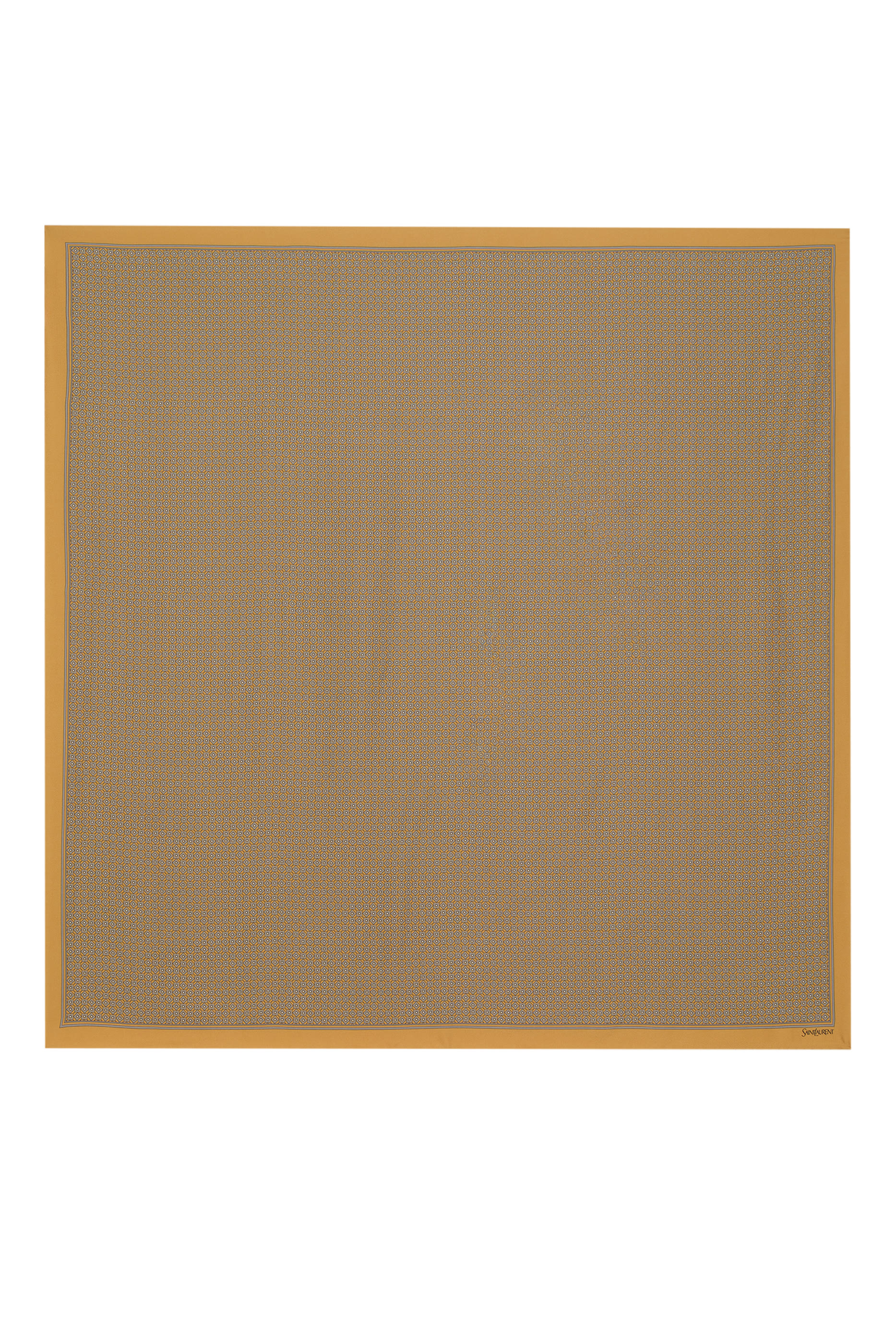 وشاح بنقشة مربعات صغيرة