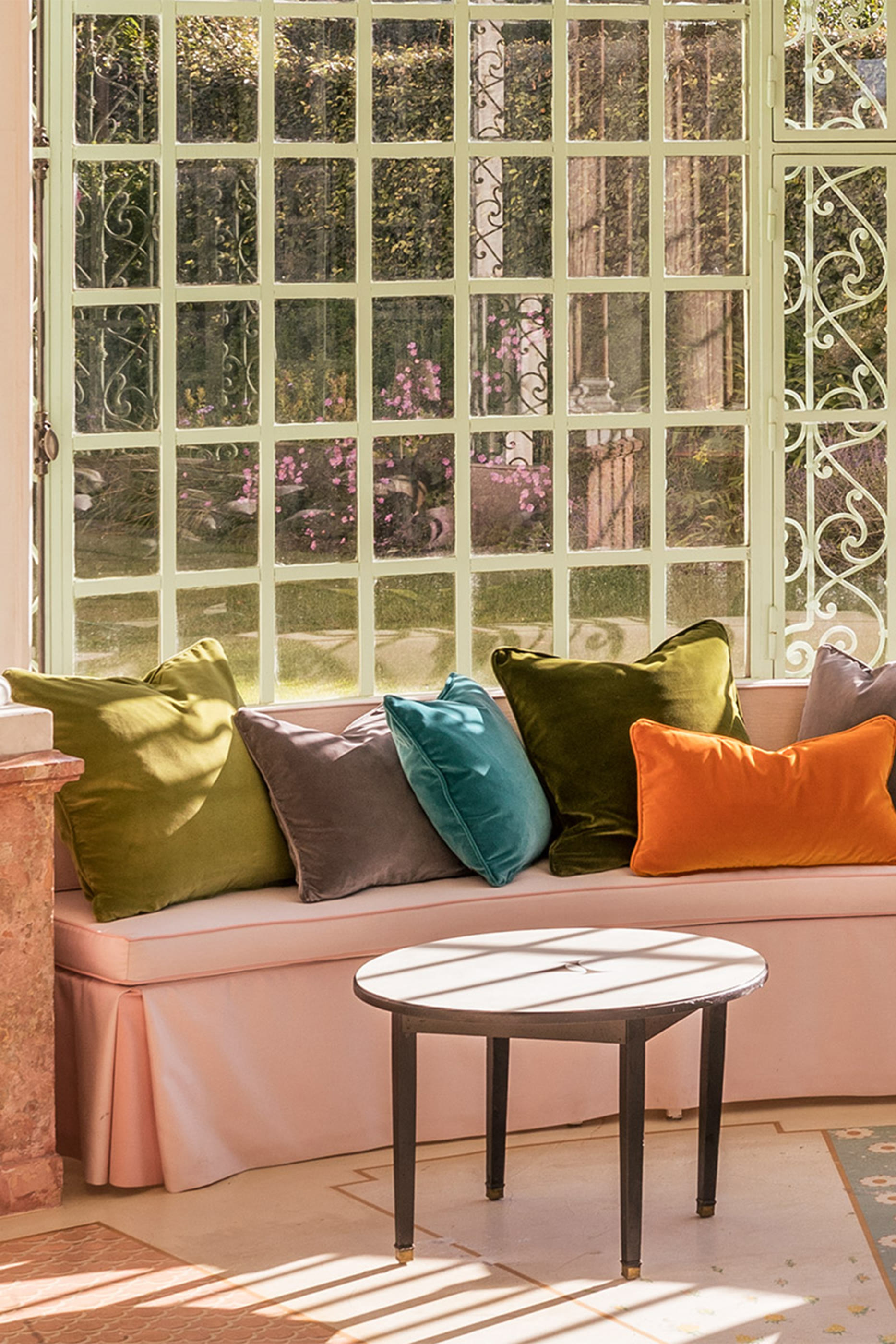 وسادة ديفان قطيفة