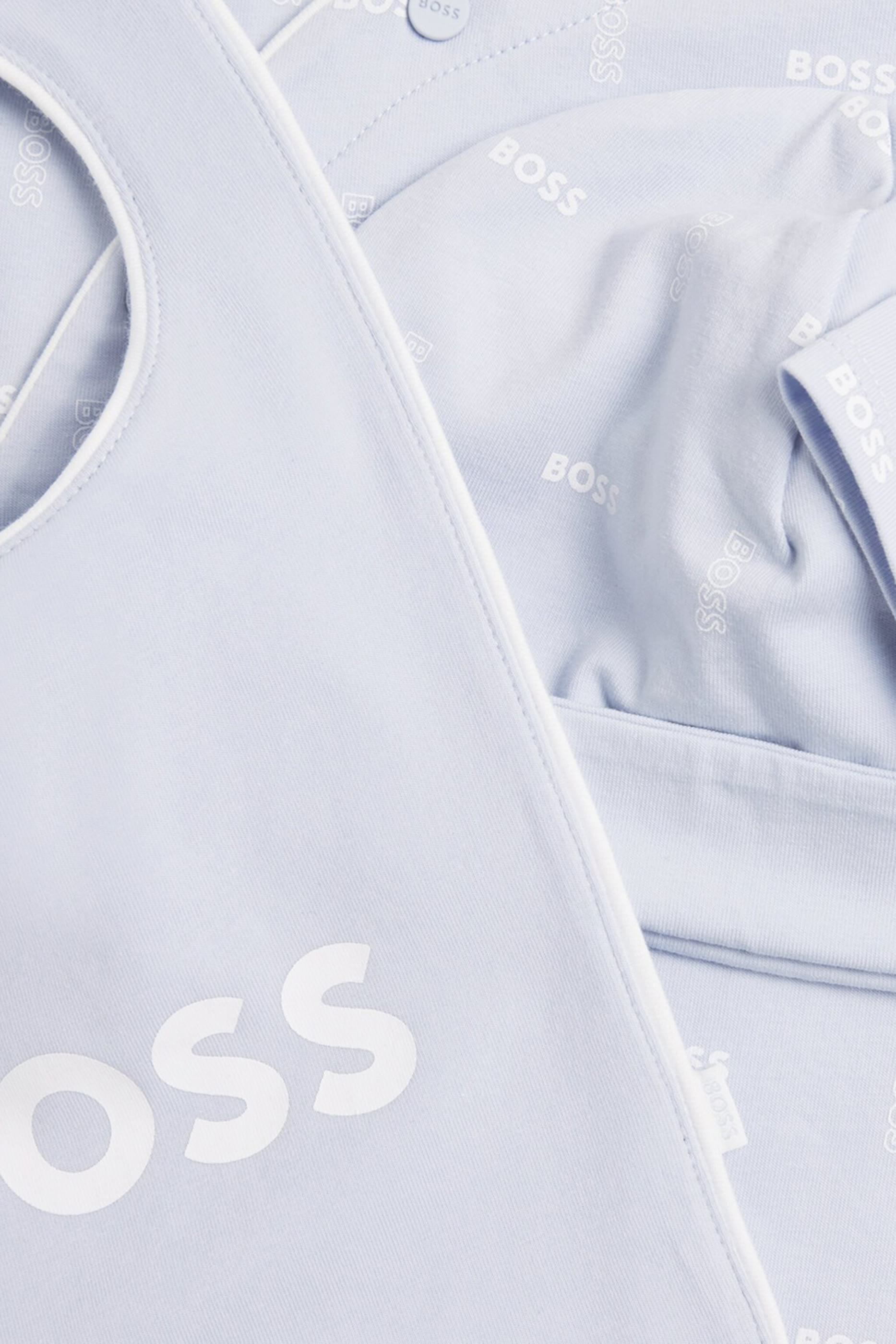 طقم بيجاما قطعة واحدة وصدرية وقبعة للرضع