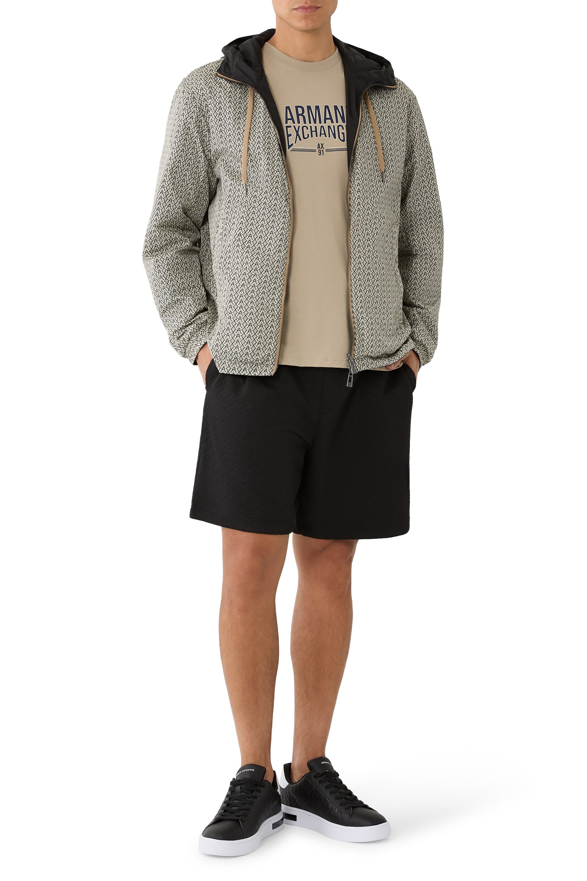 تيشيرت بشعار الماركة