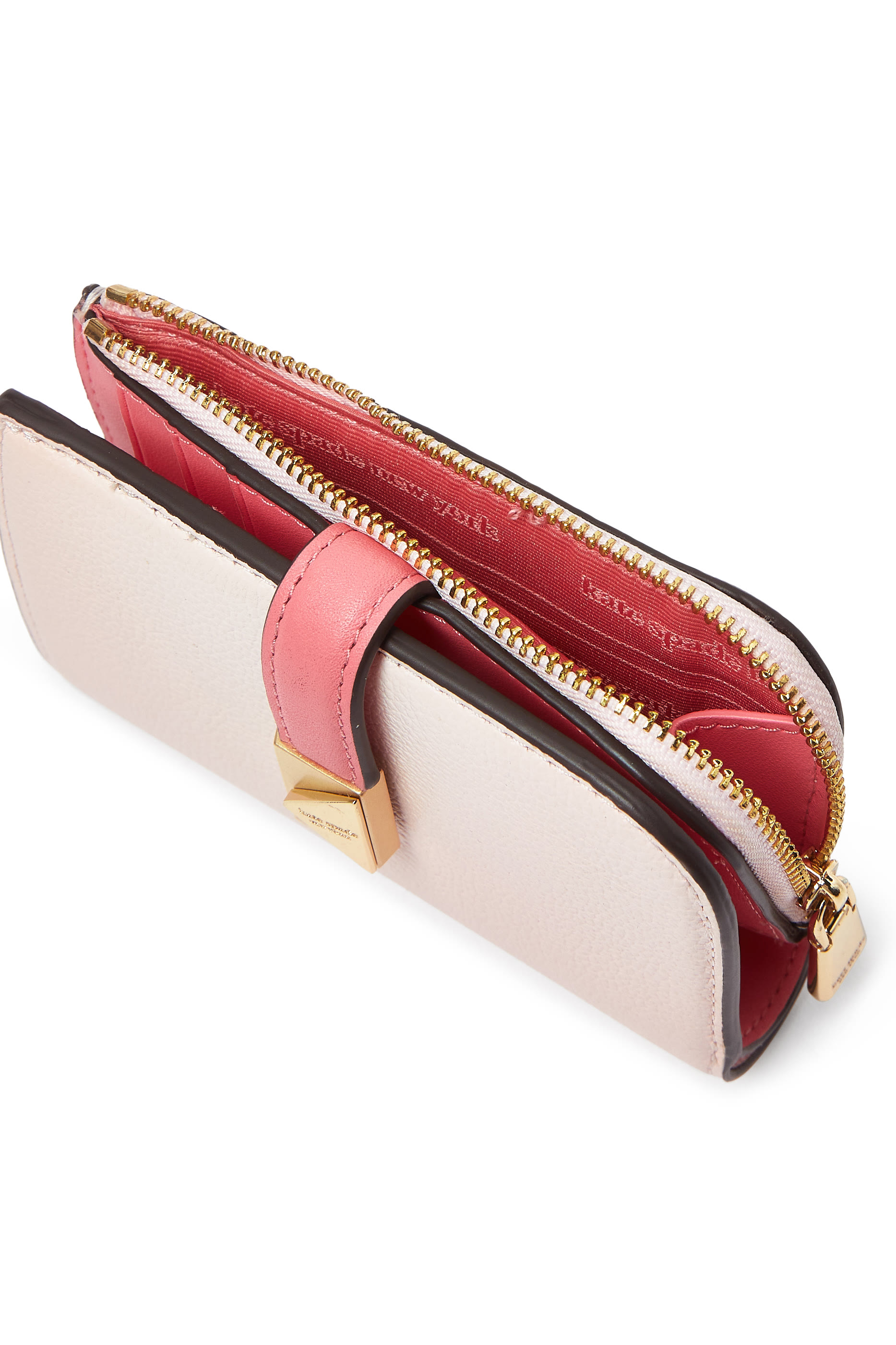 محفظة صغيرة بمقاس مضغوط