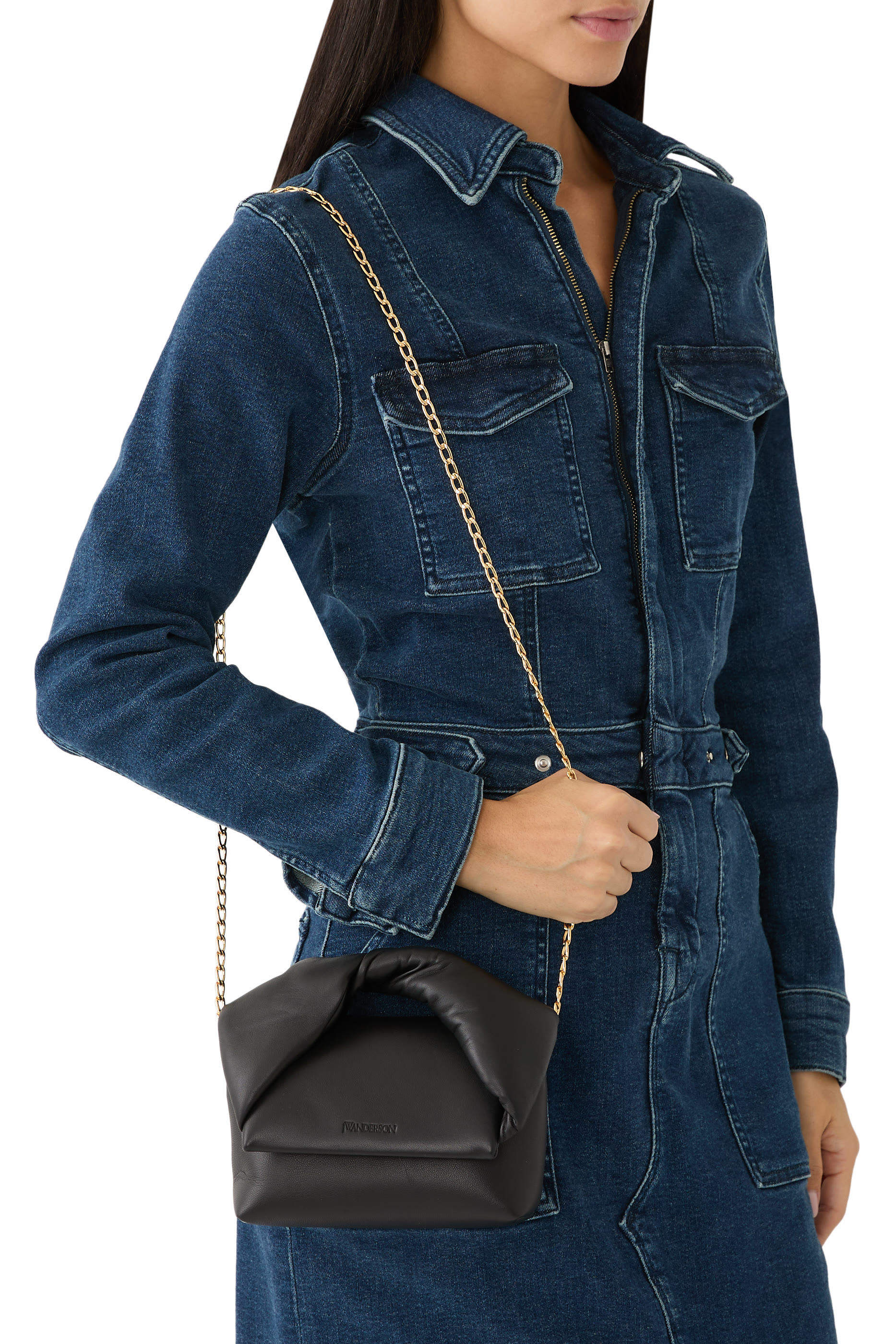 حقيبة صغيرة بتفاصيل مجدولة جلد