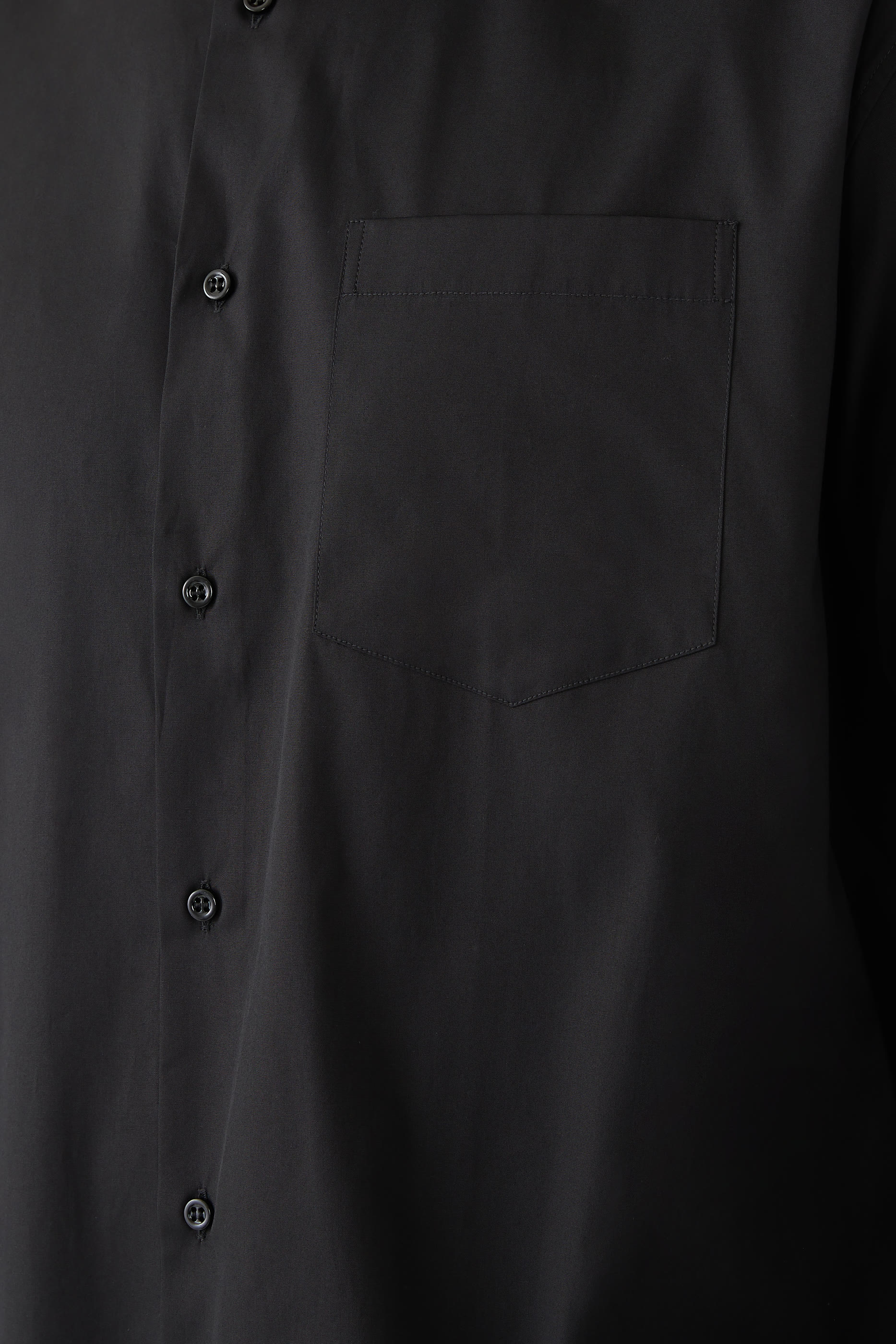 قميص بأكمام طويلة وقصة فضفاضة