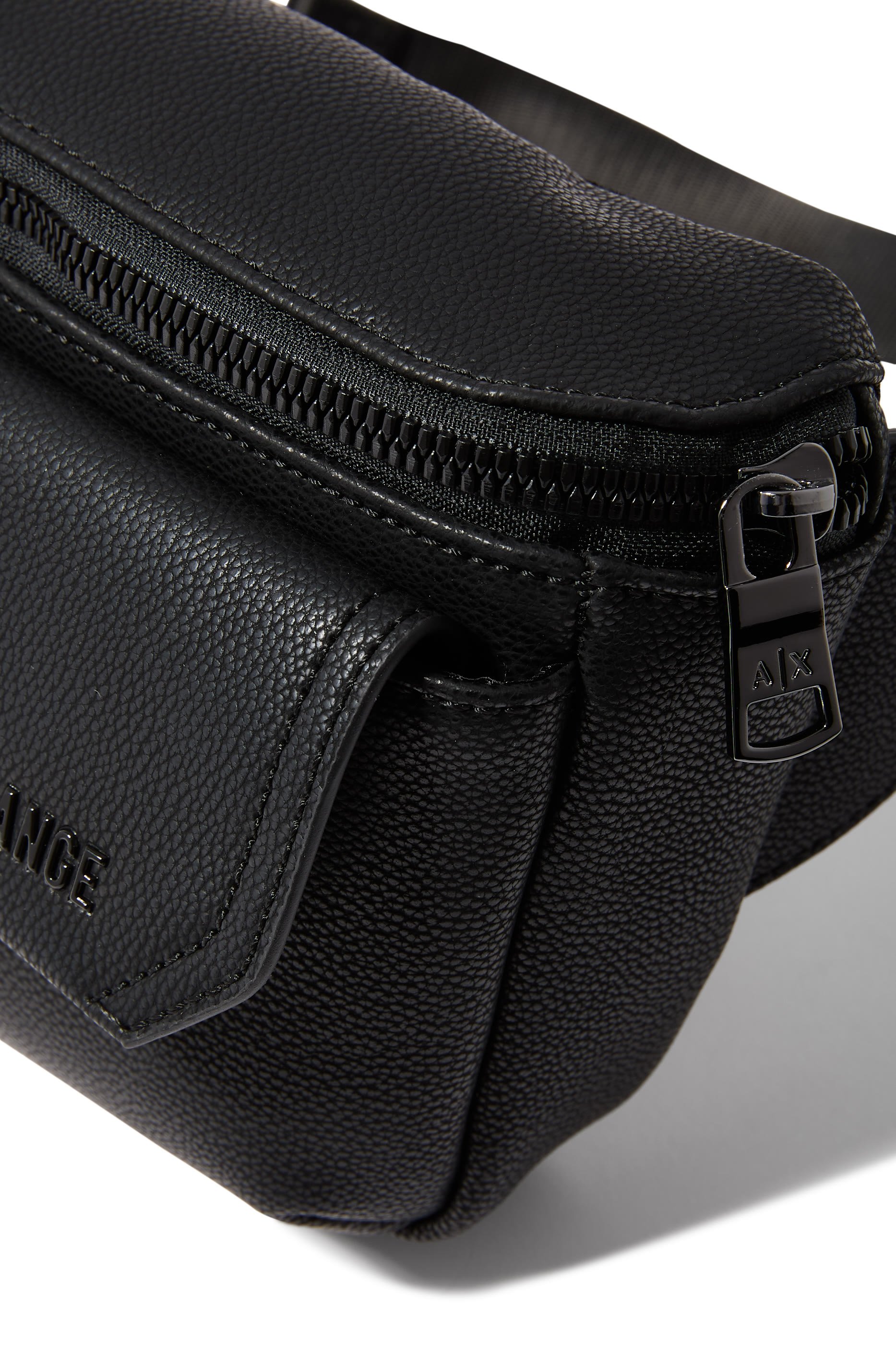 حقيبة خصر بشعار الماركة