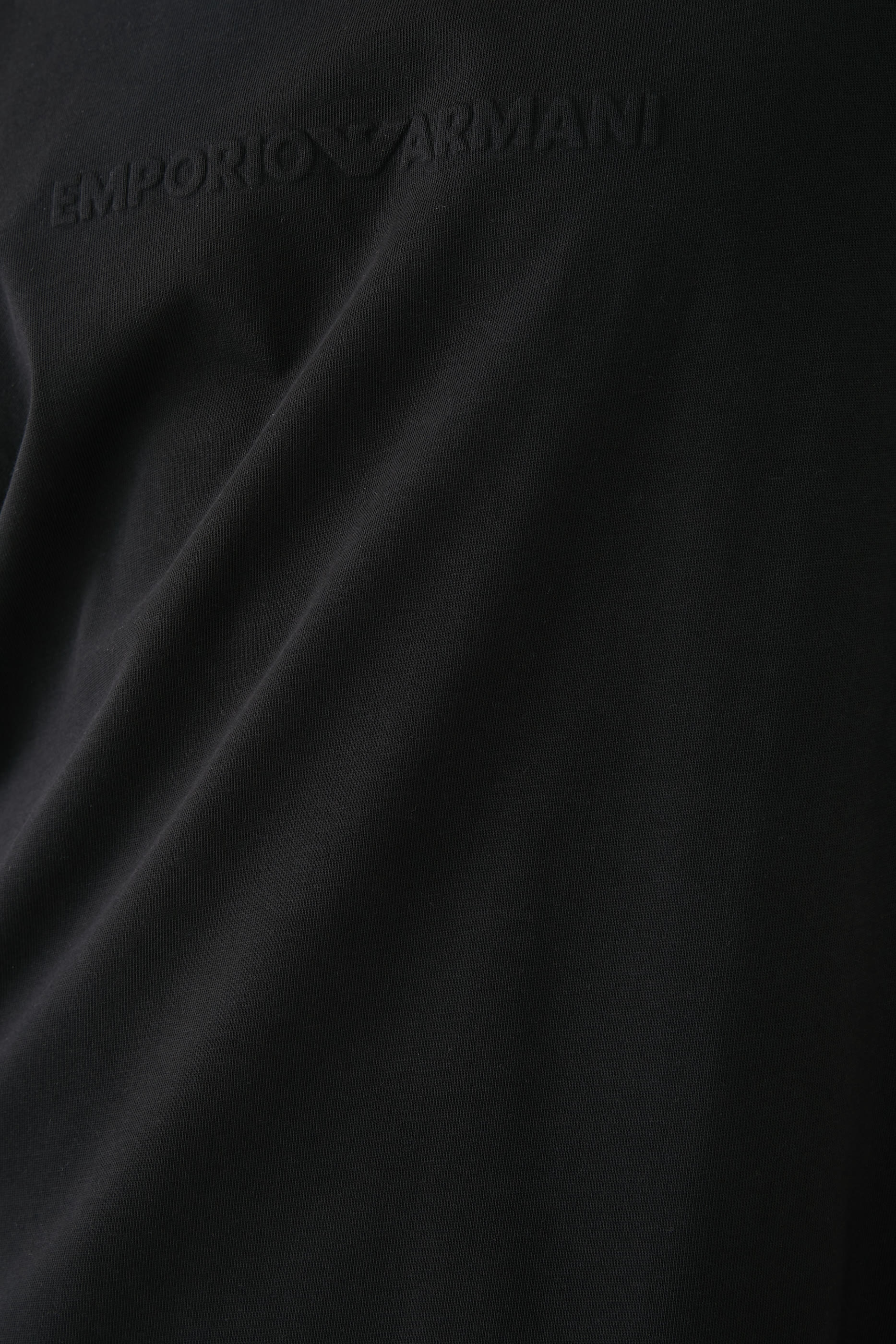 تيشيرت بشعار الماركة بتصميم منفوخ