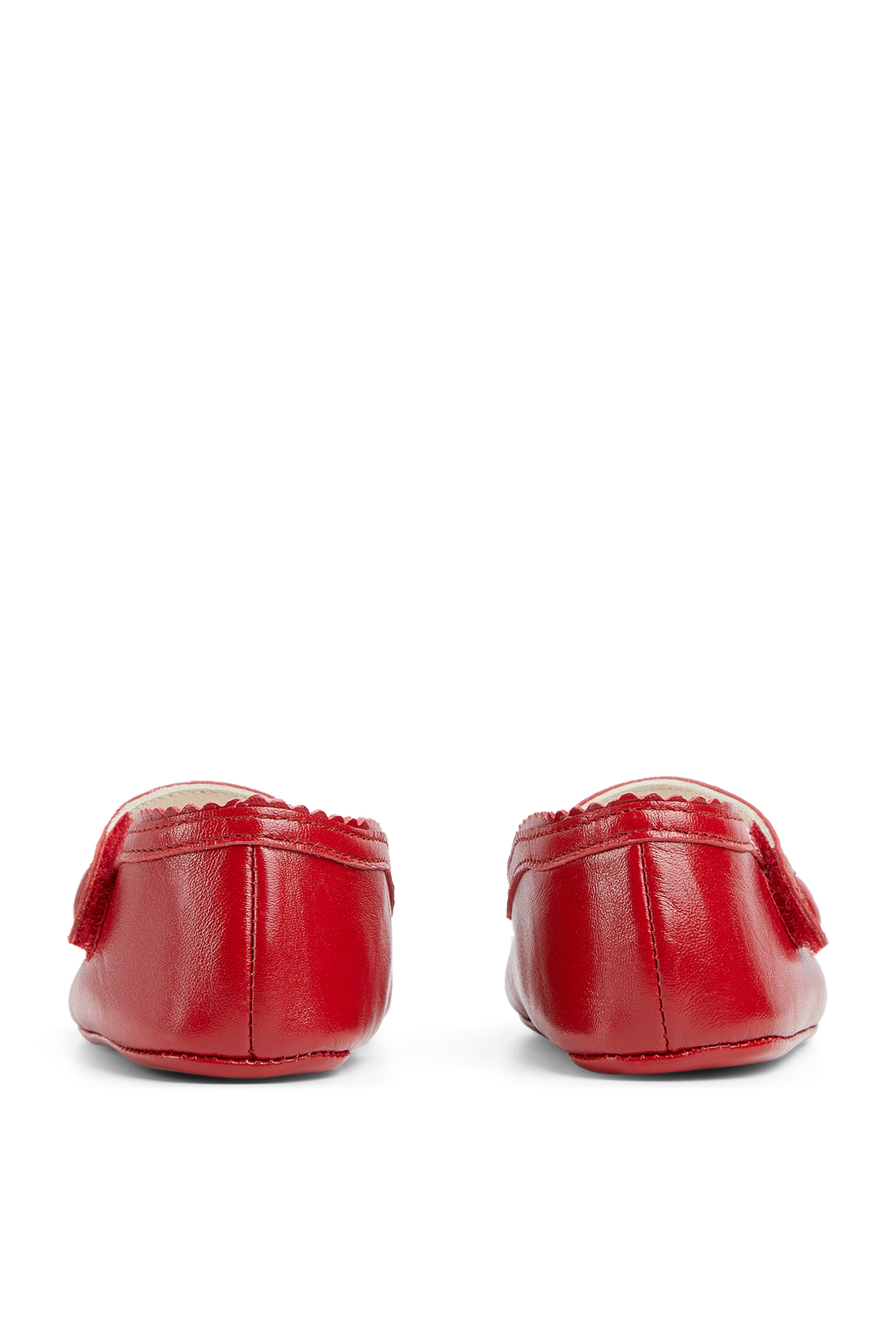 حذاء بالرينا بنعل مسطح وحلية حرفي شعار الماركة للأطفال