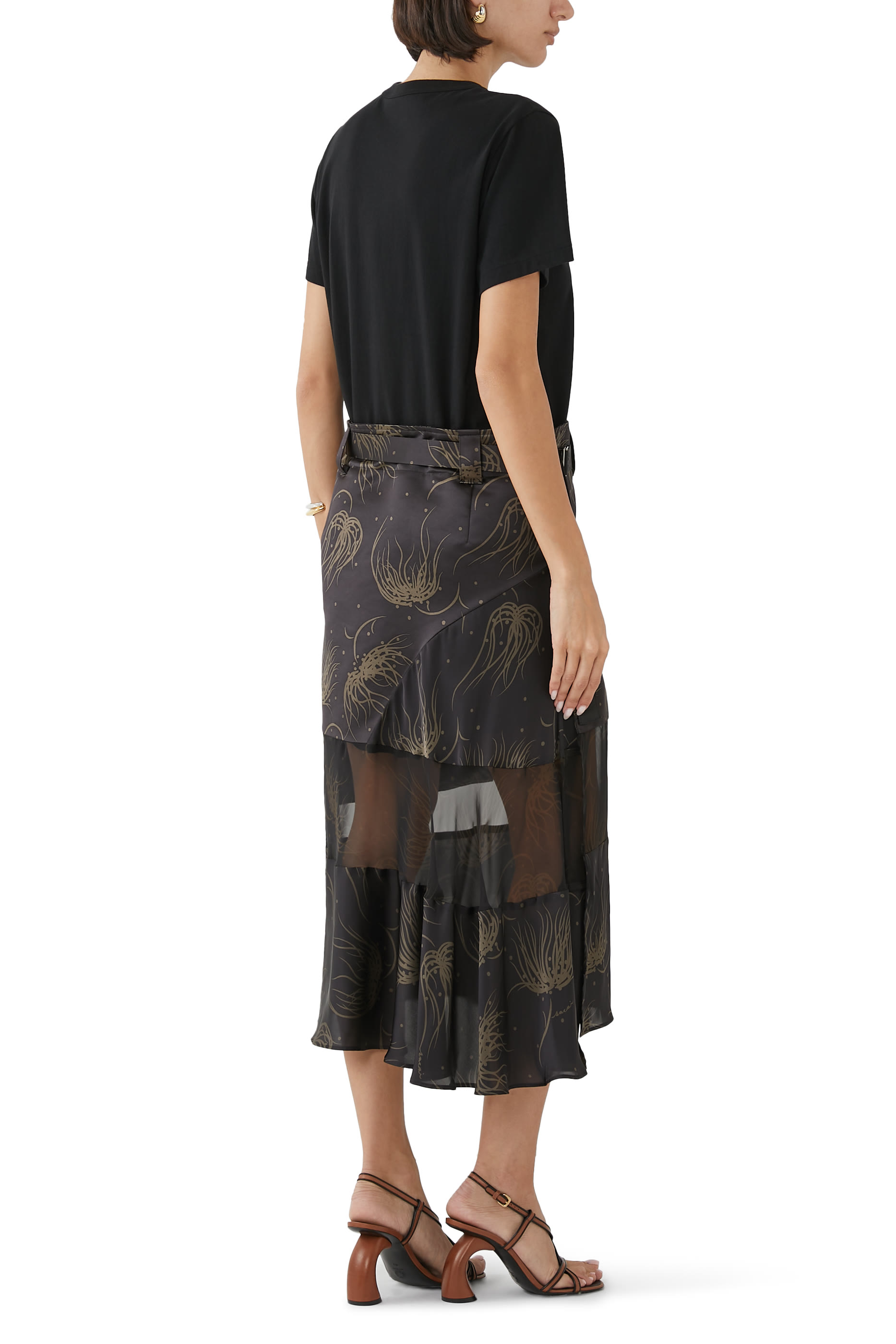 فستان بأكمام قصيرة