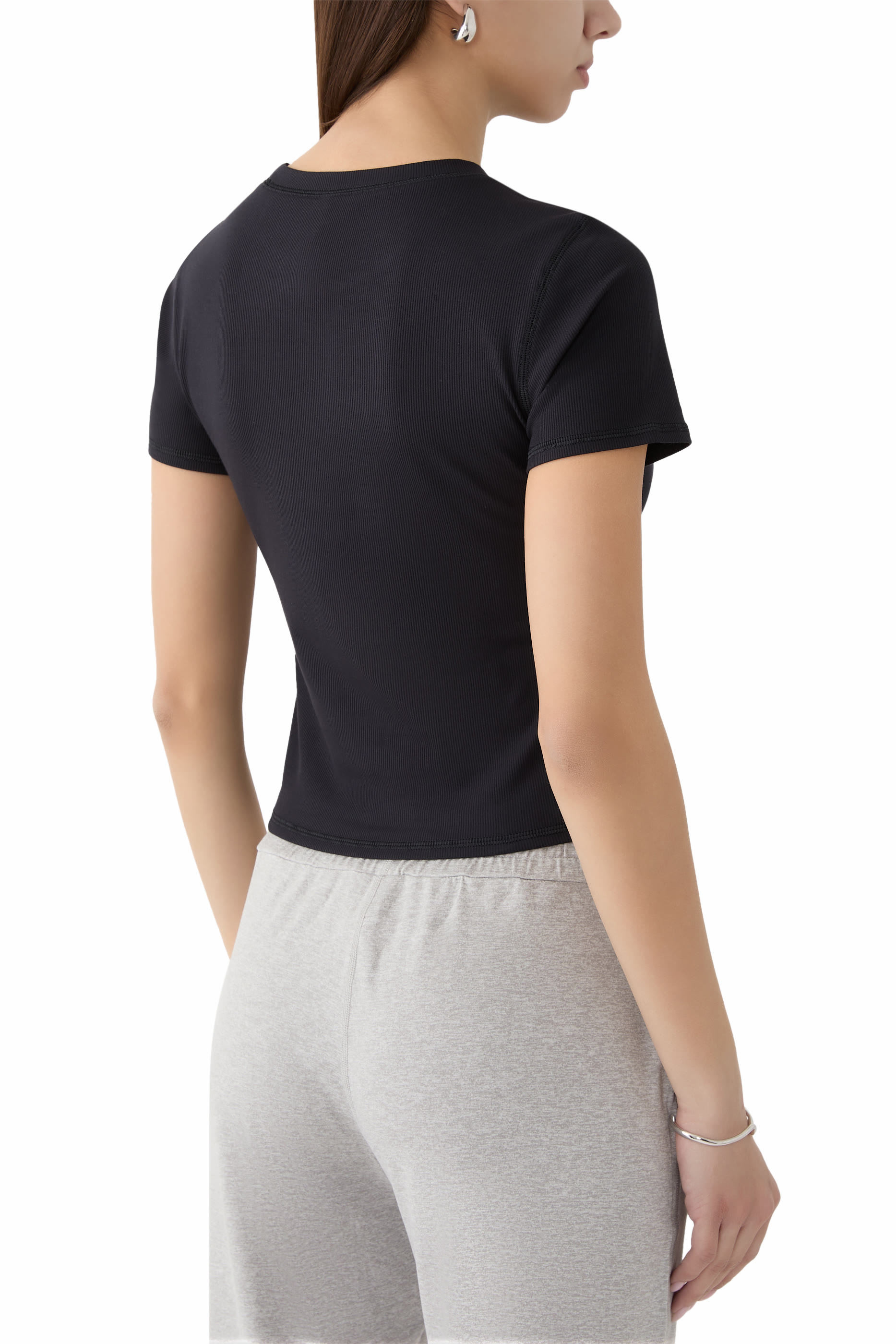 تيشيرت بوز بقصة ضيقة