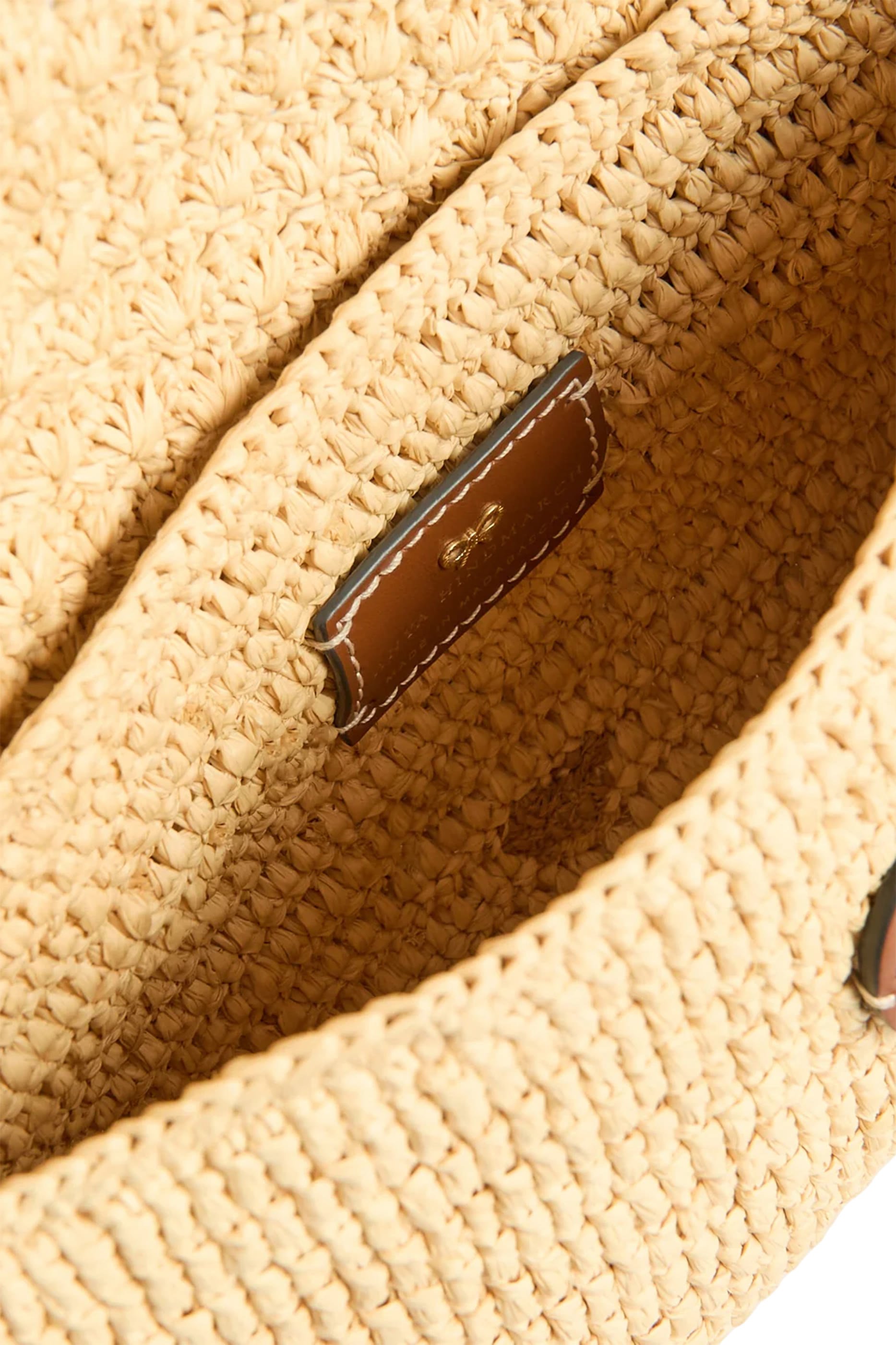 حقيبة كلاتش بتفاصيل صبار رافيا