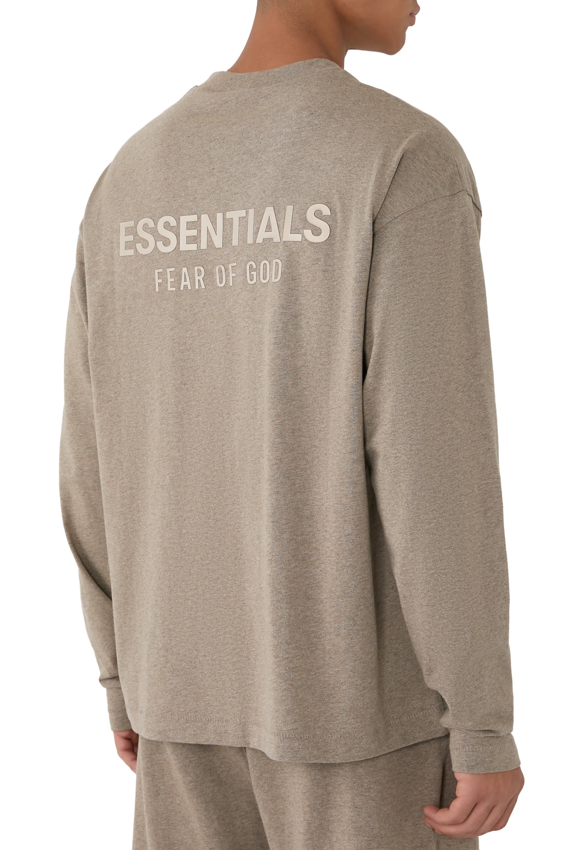 تيشيرت بأكمام طويلة وقصة كلاسيكية