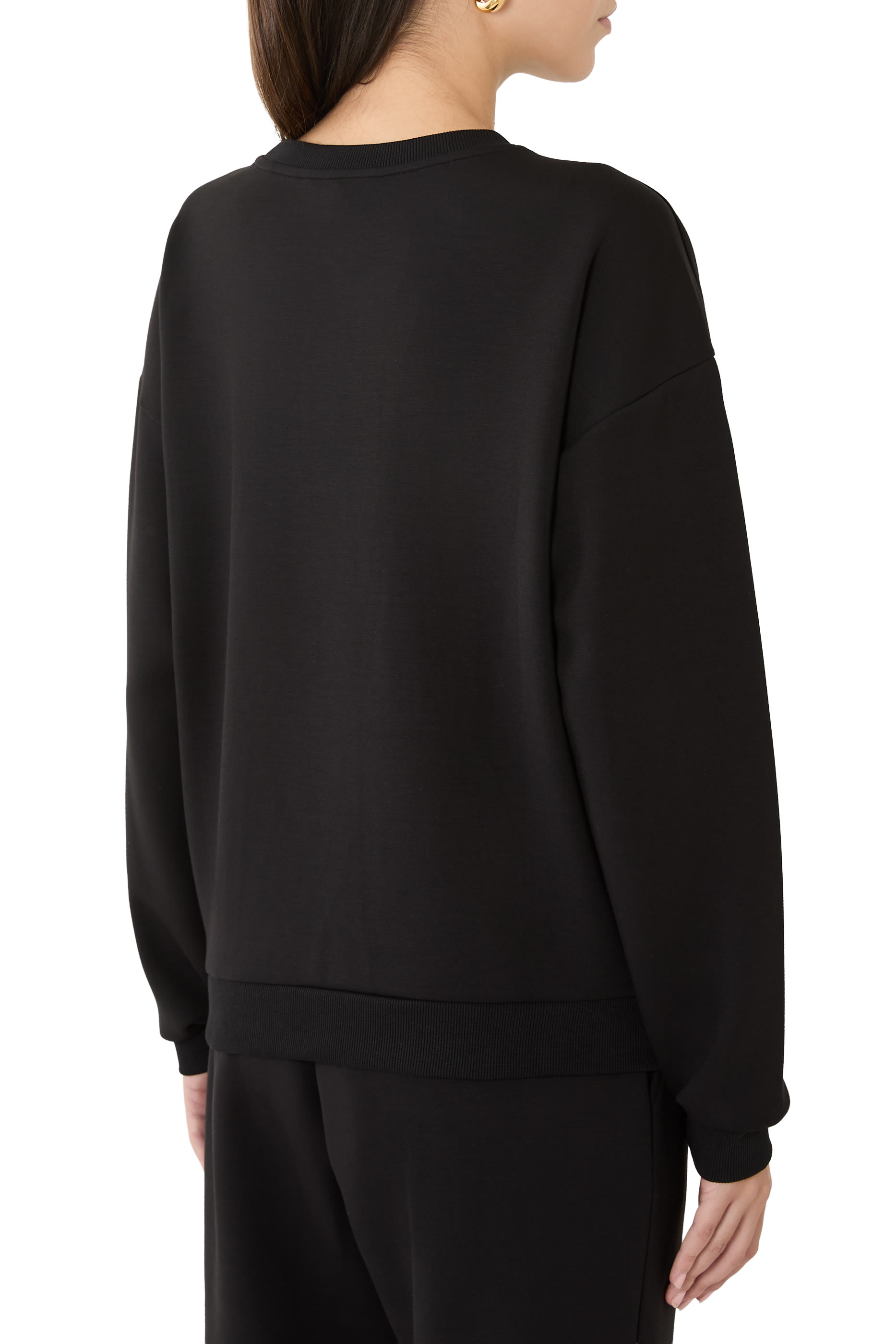 سويت شيرت أساسي بياقة ضيقة