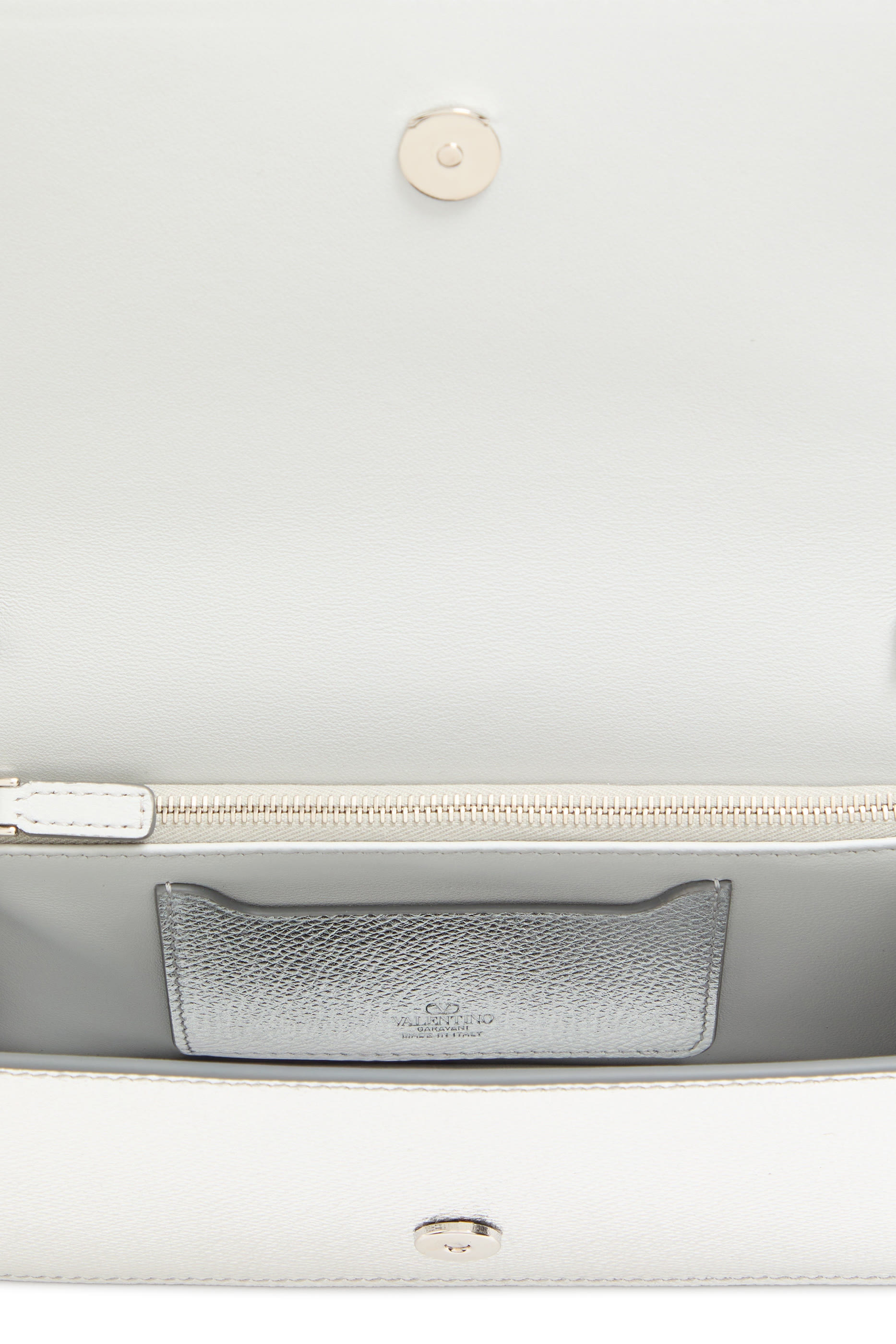 حقيبة كتف صغيرة بحلية شعار الماركة