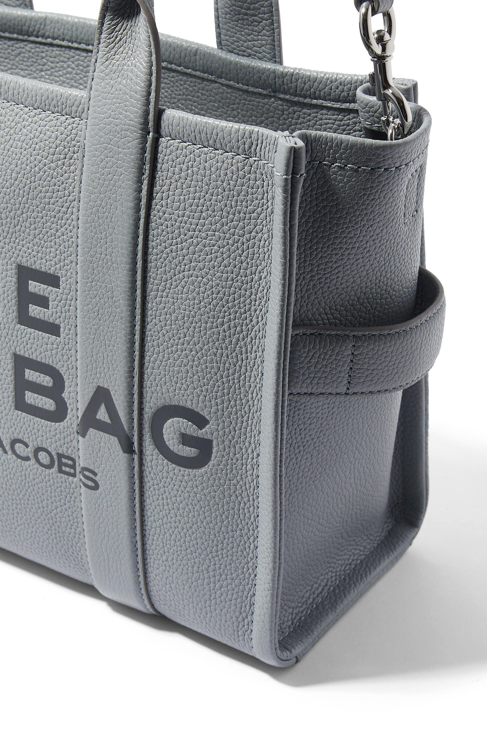 حقيبة يد متوسطة الحجم